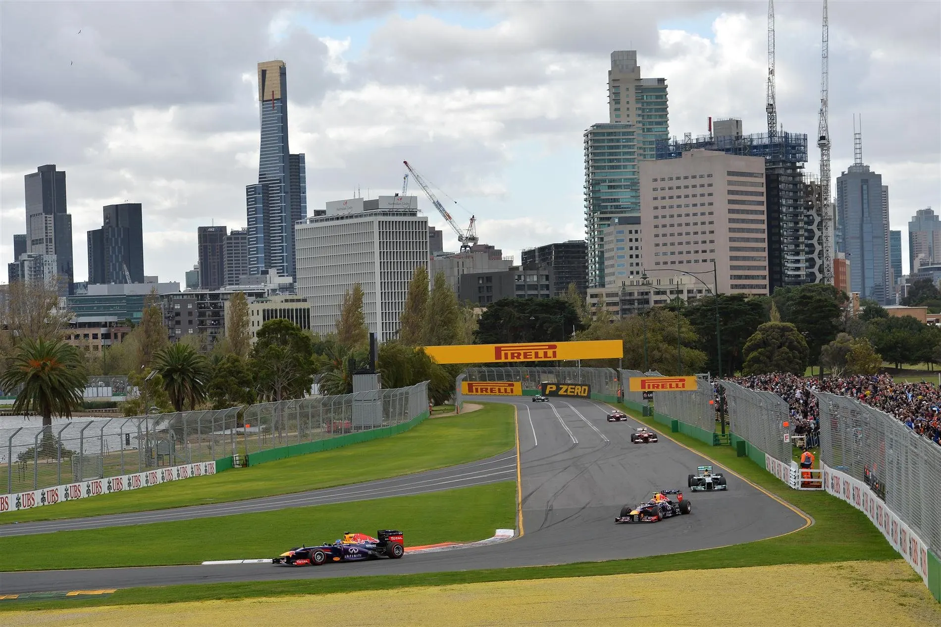 Sebastian Vettel (GER) Red Bull Racing RB9 leads at the start of the race. Formula One World Championship, Rd1, Australian Grand Prix, Race, Albert Park, Melbourne, Australia, Sunday, 17 March 201