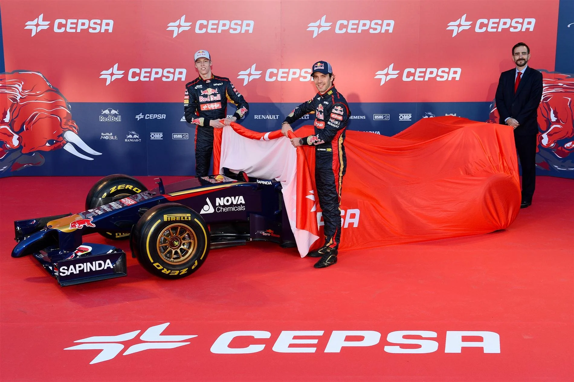 Daniil Kvyat (RUS) Scuderia Toro Rosso and Jean-Eric Vergne (FRA) Scuderia Toro Rosso unveil the Scuderia Toro Rosso STR9. Scuderia Toro Rosso STR9 Launch, Jerez, Spain, Monday, 27 January 2014. © Sutton Images
