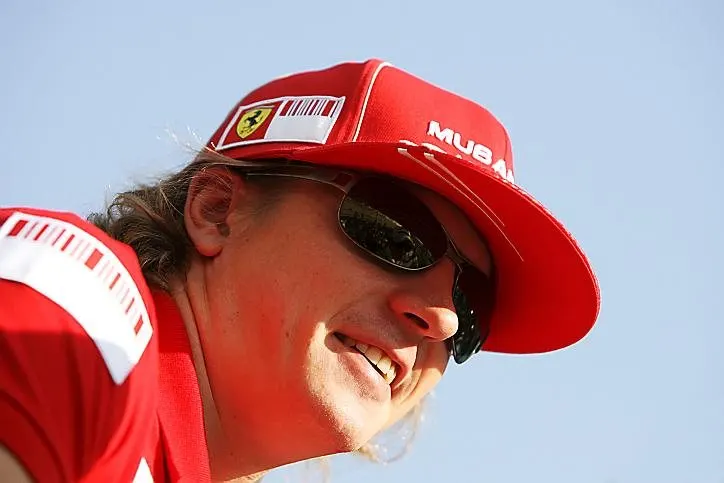 Kimi Raikkonen (FIN) Ferrari on the drivers parade. Formula One World Championship, Rd 17, Abu Dhabi Grand Prix, Race Day, Yas Marina Circuit, Abu Dhabi, UAE, Sunday, 1 November 2009. © Sutton Images