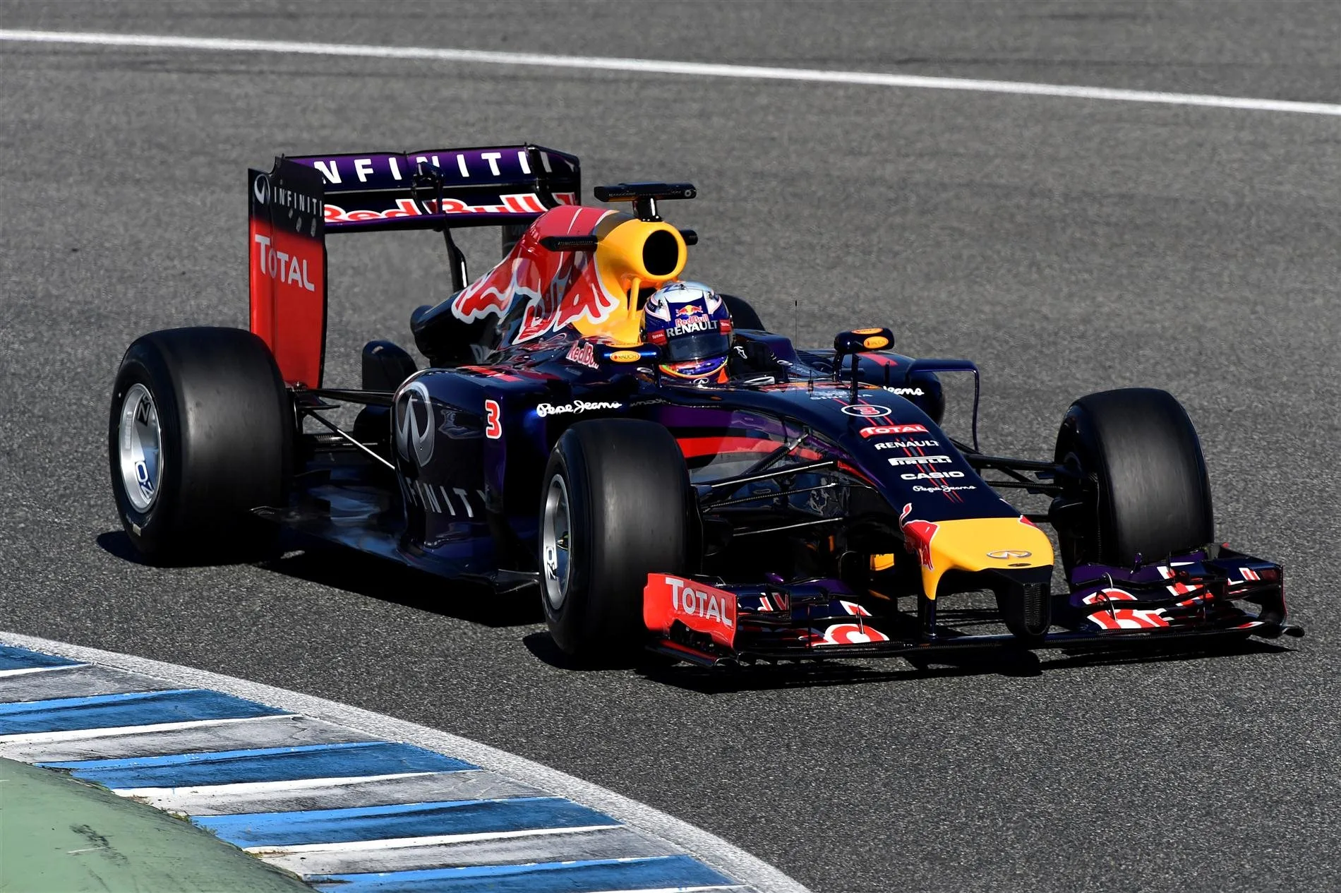 Daniel Ricciardo (AUS) Red Bull Racing RB10. Formula One Testing, Jerez, Spain, Day Three, Thursday, 30 January 2014 © Sutton Images. No reproduction without permission