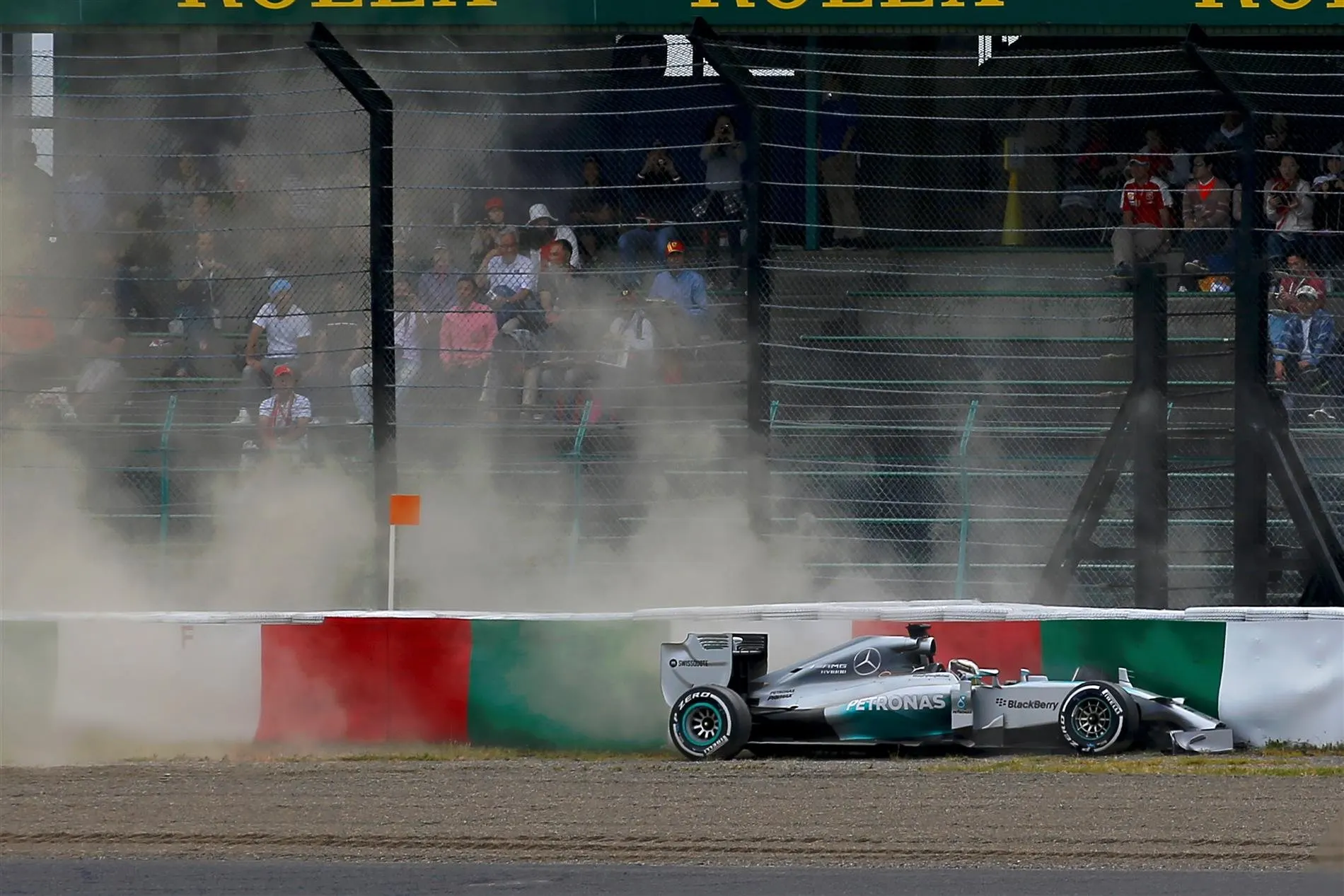 Lewis Hamilton (GBR) Mercedes AMG F1 W05 crashes in FP3. Formula One World Championship, Rd15, Japanese Grand Prix, Qualifying, Suzuka, Japan, Saturday, 4 October 2014