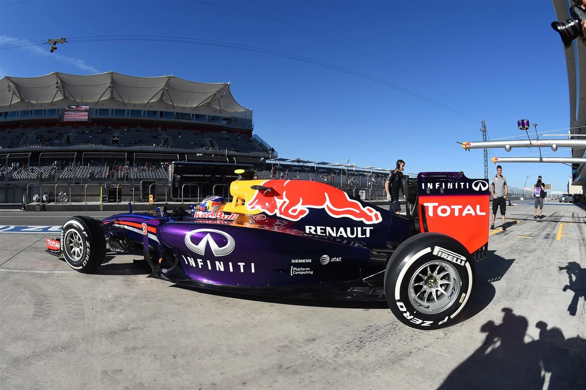 Daniel Ricciardo (AUS) Red Bull Racing RB10. Formula One World Championship, Rd17, United States Grand Prix, Practice, Austin, Texas, USA, Friday, 31 October 2014