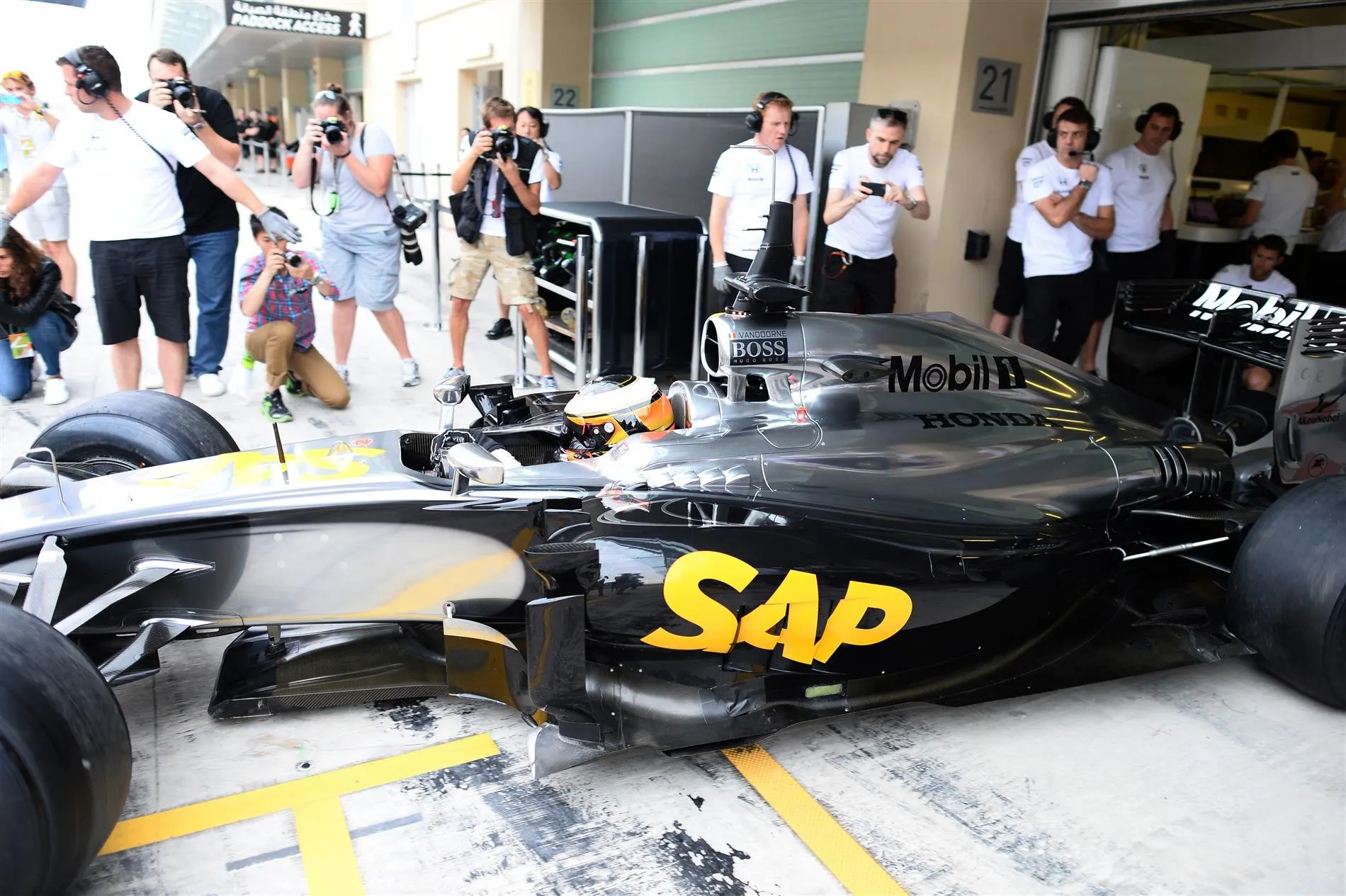 Stoffel Vandoorne (BEL) McLaren MP4-29H. Formula One Testing, Yas Marina Circuit, Abu Dhabi, UAE, Tuesday, 25 November 2014 © Sutton Images. No reproduction without permission