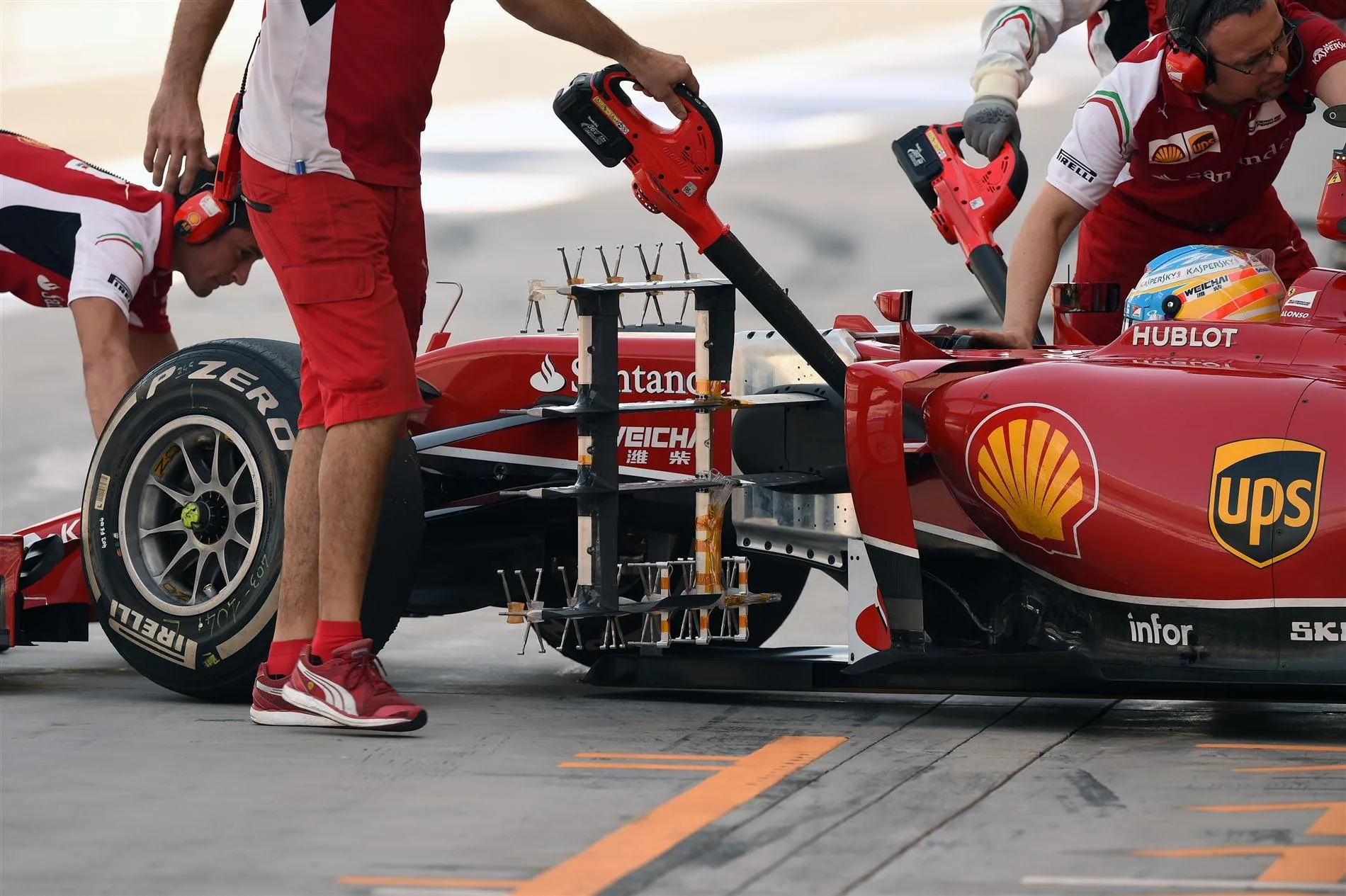 Fernando Alonso (ESP) Ferrari F14 T with aero sensor. Formula One Testing, Day One, Bahrain International Circuit, Sakhir, Bahrain, Wednesday, 9 April 2014. © Sutton Images