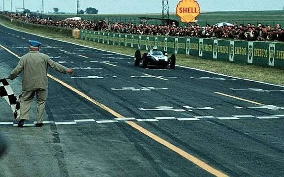 Jack Brabham (AUS) Cooper Climax T53 crosses the line to win the race. French Grand Prix, Reims, France, 3 July 1960. © Sutton Images
