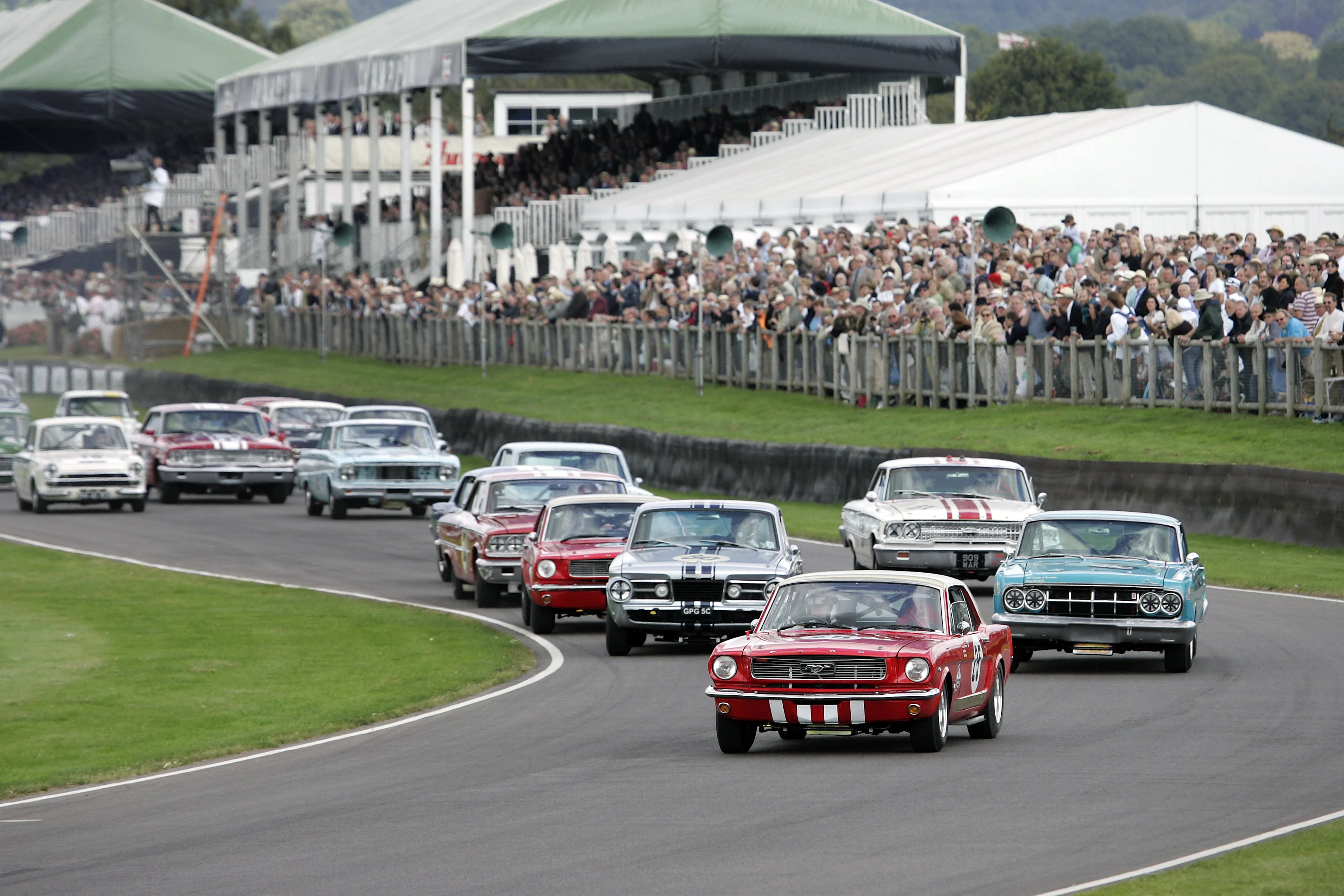 Ford Mustang leads the pack at Goodwood Revival. © Goodwood