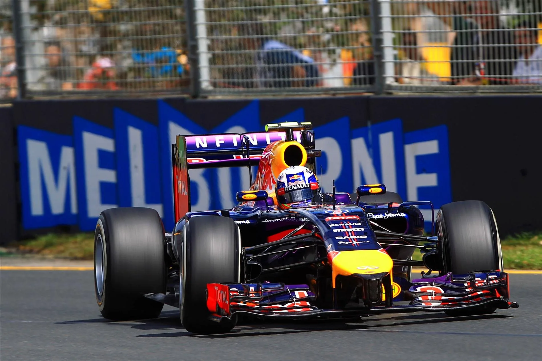 Daniel Ricciardo (AUS) Red Bull Racing RB10. Formula One World Championship, Rd1, Australian Grand Prix, Qualifying, Albert Park, Melbourne, Australia, Saturday, 15 March 2014. © Sutton Images