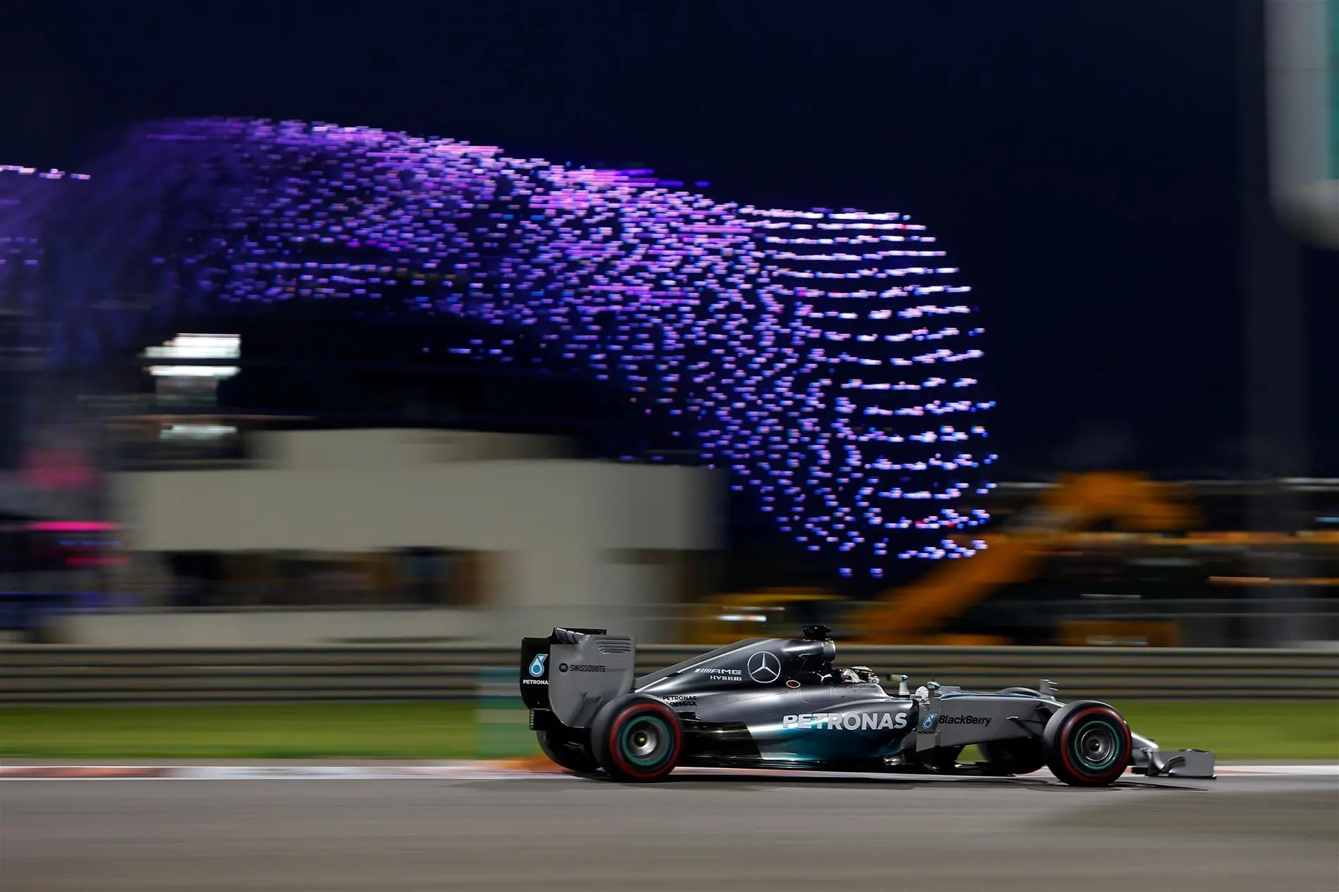 Lewis Hamilton (GBR) Mercedes AMG F1 W05. Formula One World Championship, Rd19, Abu Dhabi Grand Prix, Qualifying, Yas Marina Circuit, Abu Dhabi, UAE, Saturday, 22 November 2014