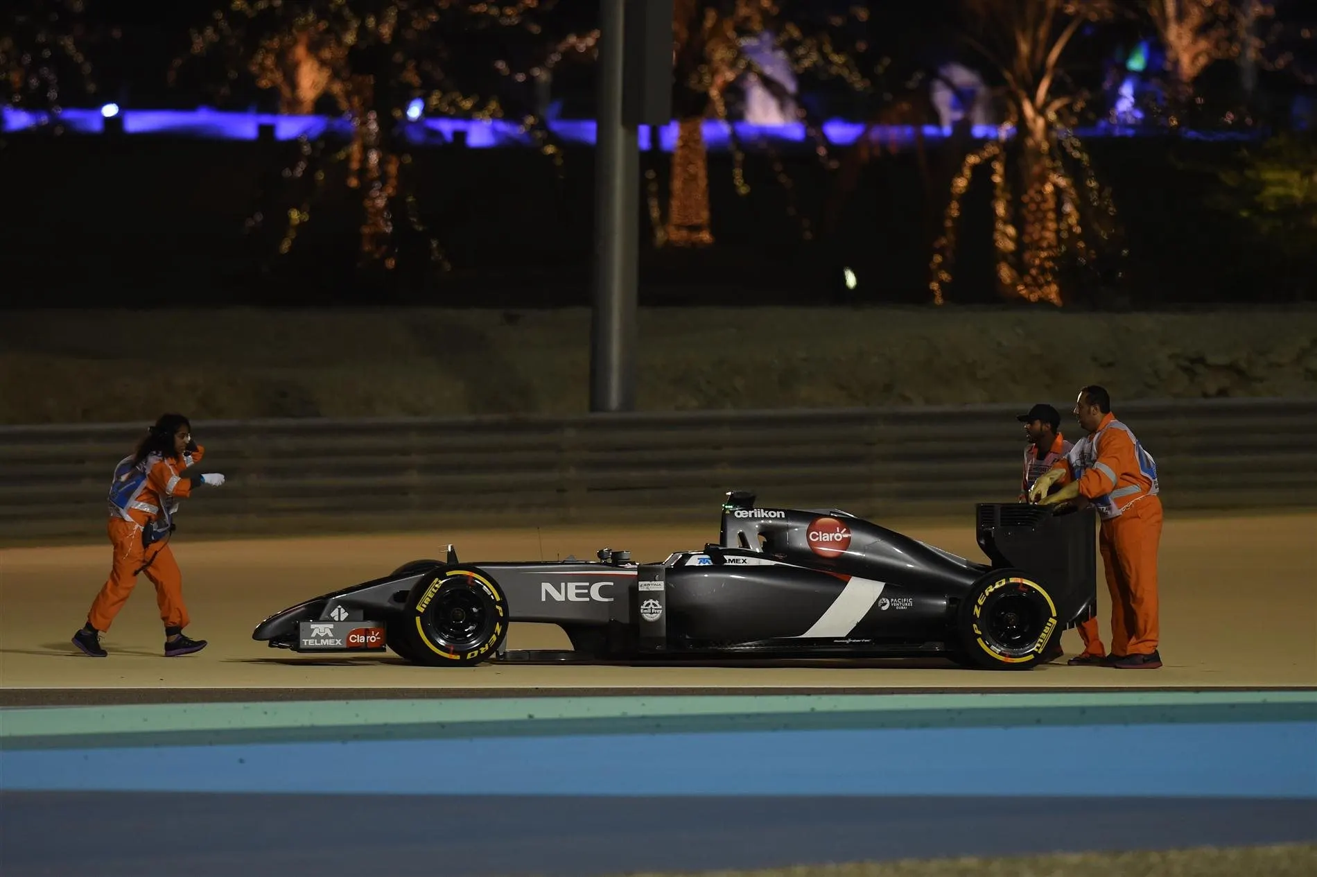 The car of Adrian Sutil (GER) Sauber C33 stopped on track. Formula One World Championship, Rd3, Bahrain Grand Prix, Practice, Bahrain International Circuit, Sakhir, Bahrain, Friday, 4 April 2014