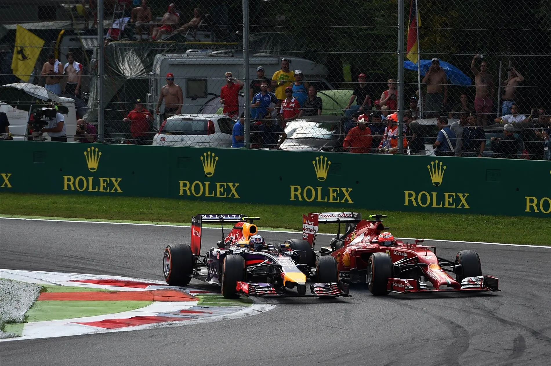 Daniel Ricciardo (AUS) Red Bull Racing RB10 and Kimi Raikkonen (FIN) Ferrari F14 T battle. Formula One World Championship, Rd13, Italian Grand Prix, Monza, Italy, Race Day, Sunday, 7 September 2014
