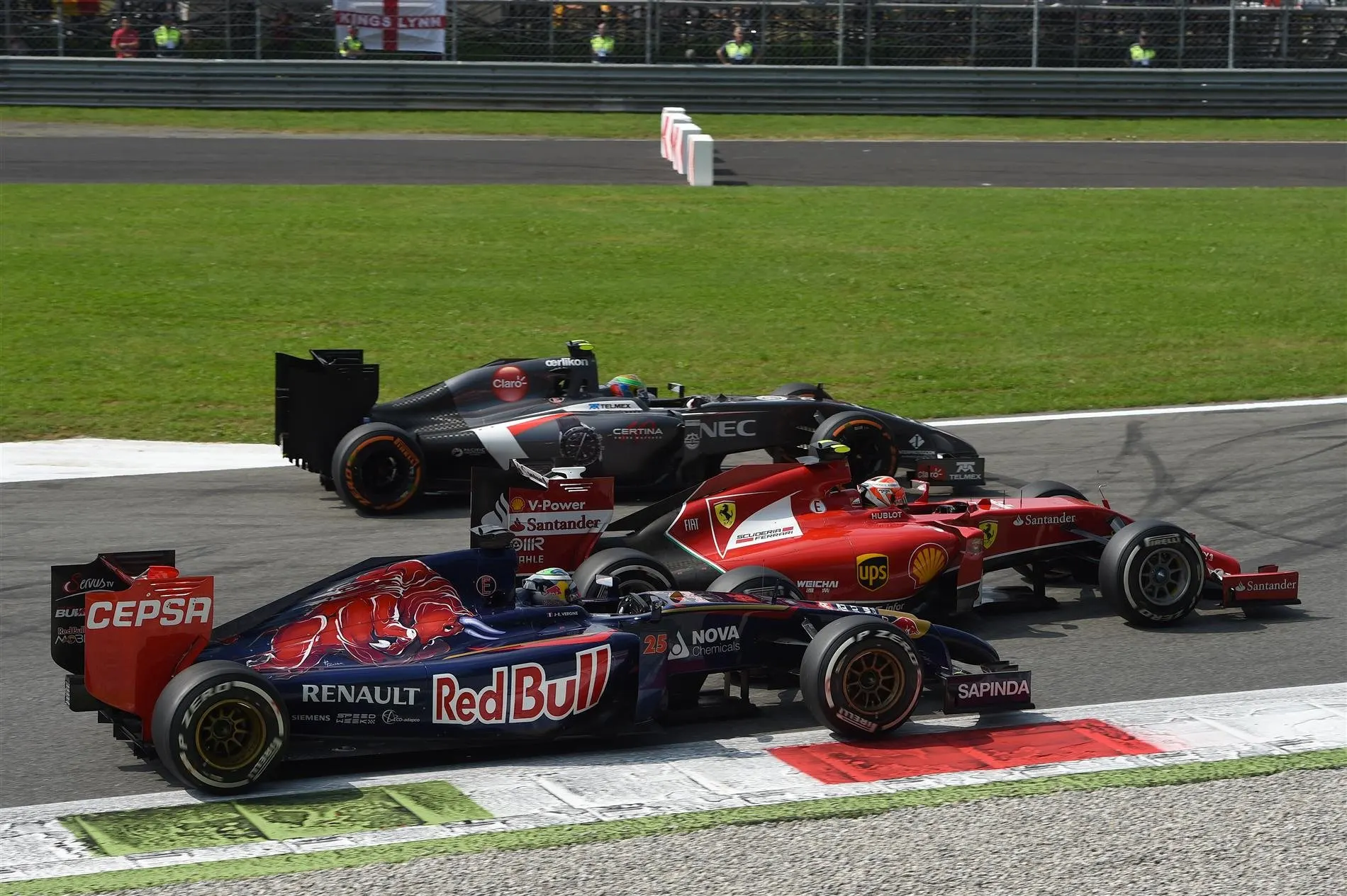 Esteban Gutierrez (MEX) Sauber C33, Kimi Raikkonen (FIN) Ferrari F14 T and Jean-Eric Vergne (FRA) Scuderia Toro Rosso STR9 at the start of the race. Formula One World Championship, Rd13, Italian Grand Prix, Monza, Italy, Race Day, Sunday, 7 September 2014