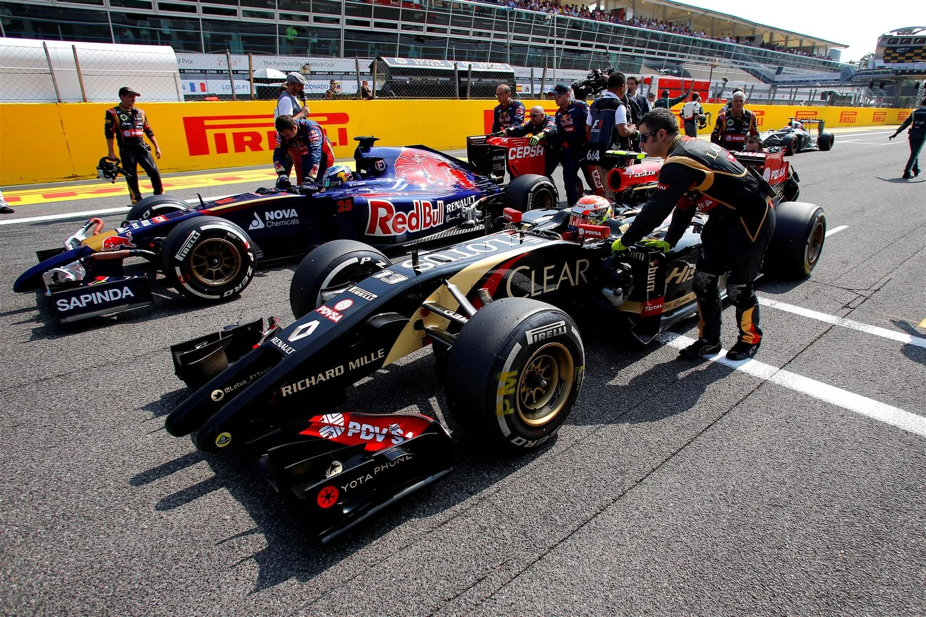 Pastor Maldonado (VEN) Lotus E22 and Jean-Eric Vergne (FRA) Scuderia Toro Rosso STR9 on the grid. Formula One World Championship, Rd13, Italian Grand Prix, Monza, Italy, Race Day, Sunday, 7 September 2014