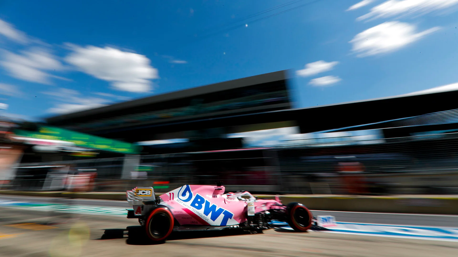 Sergio Perez, Racing Point RP20, leaves the