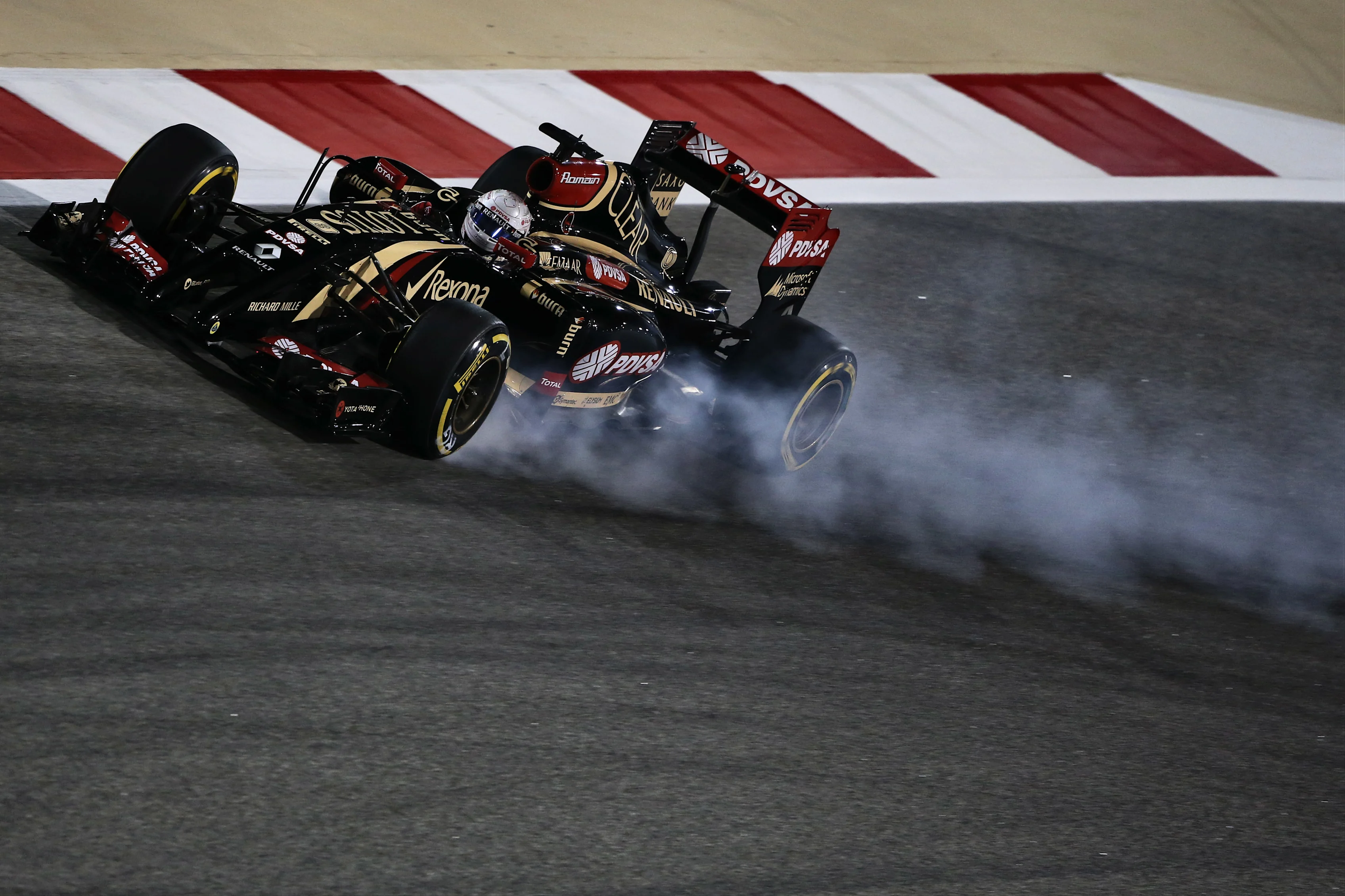 Romain Grosjean (FRA) Lotus E22 locks up. Formula One World Championship, Rd3, Bahrain Grand Prix, Practice, Bahrain International Circuit, Sakhir, Bahrain, Friday, 4 April 2014