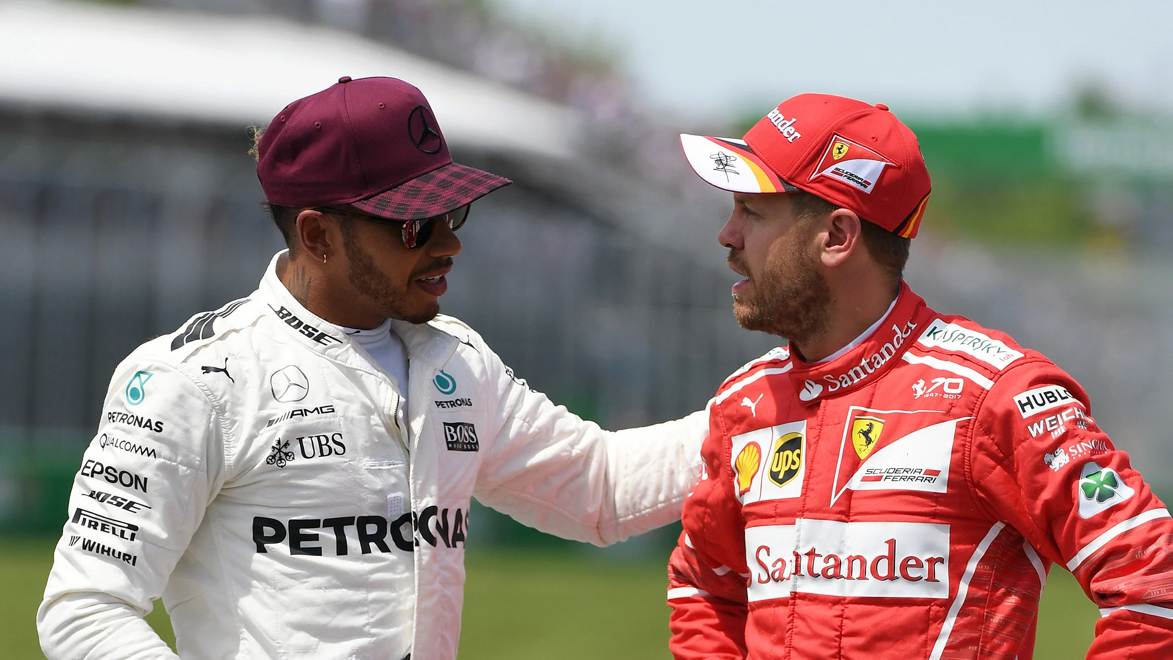 www.sutton-images.com

Lewis Hamilton (GBR) Mercedes AMG F1 and Sebastian Vettel (GER) Ferrari in