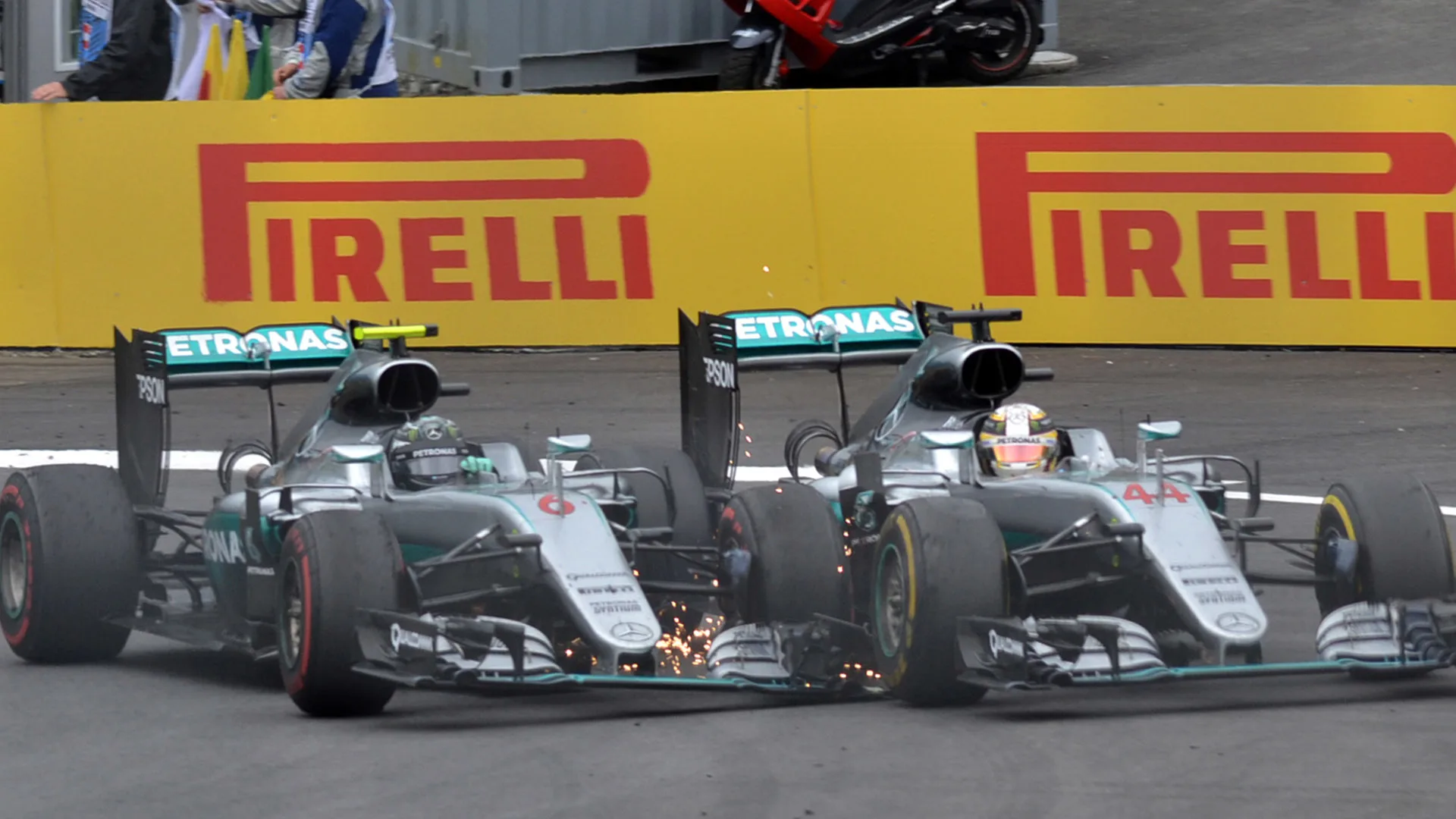 www.sutton-images.com Nico Rosberg (GER) Mercedes-Benz F1 W07 Hybrid and Lewis Hamilton (GBR)