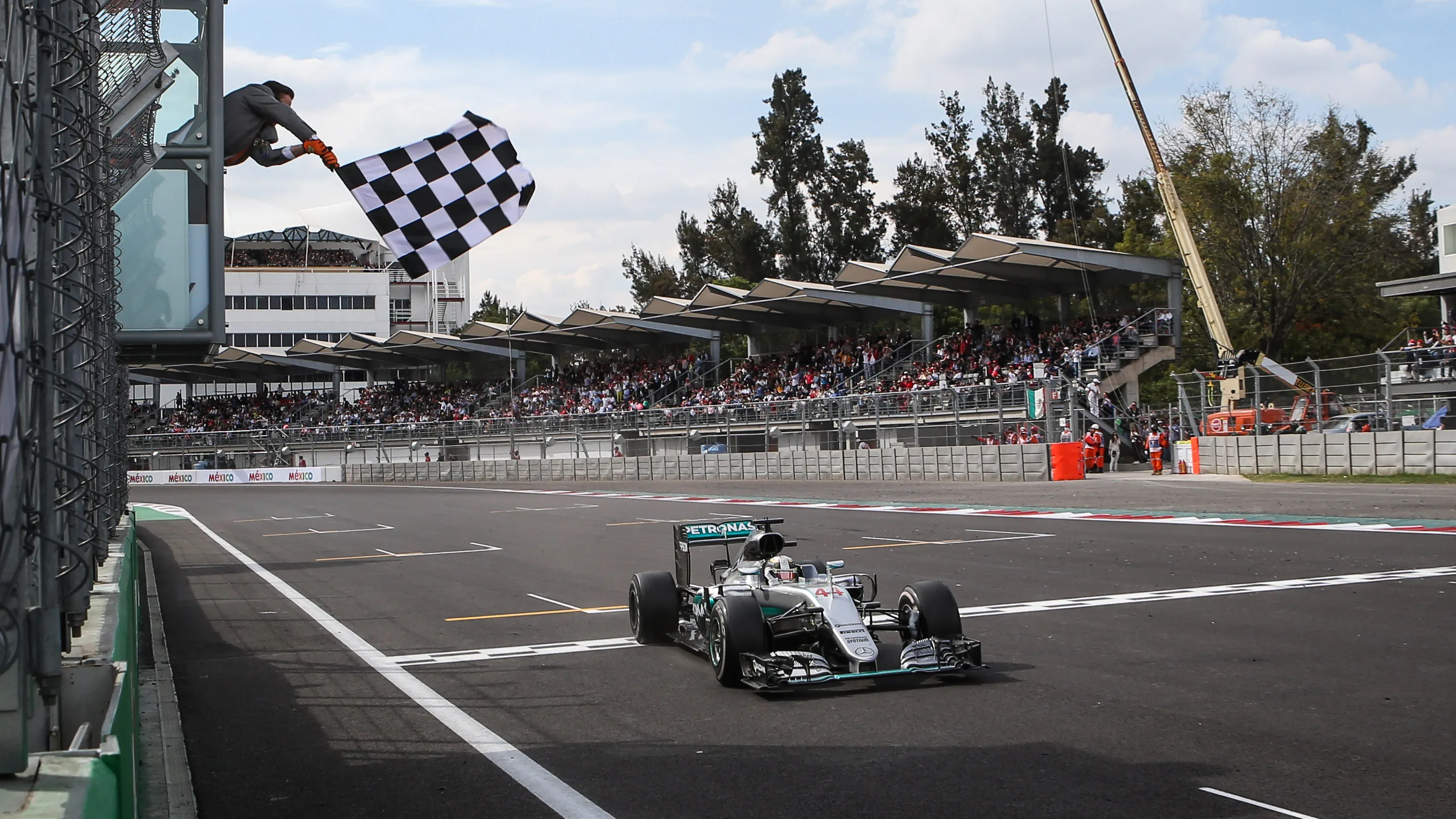 Race winner Lewis Hamilton (GBR) Mercedes-Benz F1 W07 Hybrid takes the chequered flag at Formula One World Championship, Rd19, Mexican Grand Prix, Race, Circuit Hermanos Rodriguez, Mexico City, Mexico, Sunday 30 October 2016. © Sutton Images + 44 1327 352188,Sutton Images + 44 1327 352188