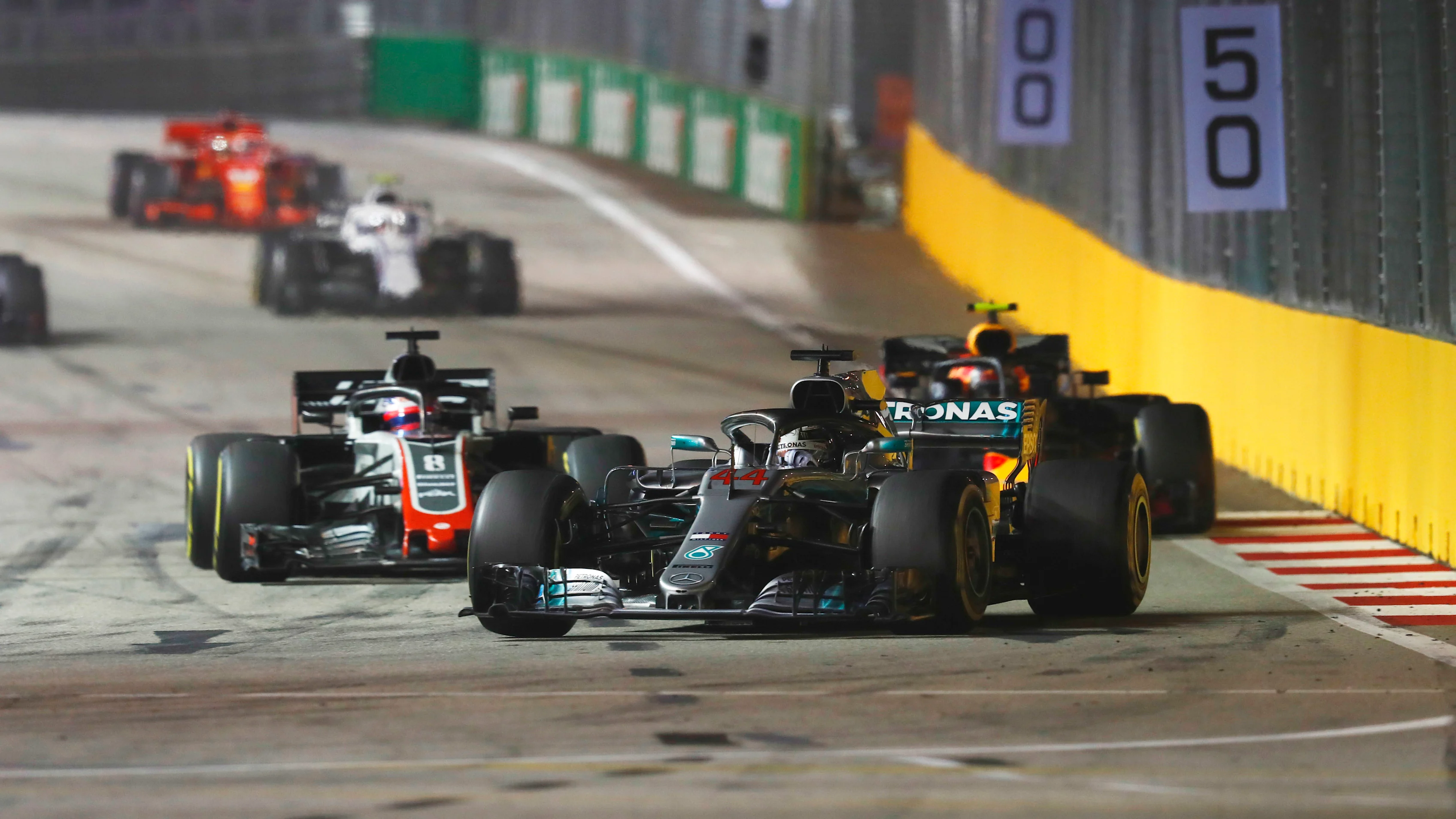SINGAPORE STREET CIRCUIT, SINGAPORE - SEPTEMBER 16: Lewis Hamilton, Mercedes AMG F1 W09 EQ Power+,