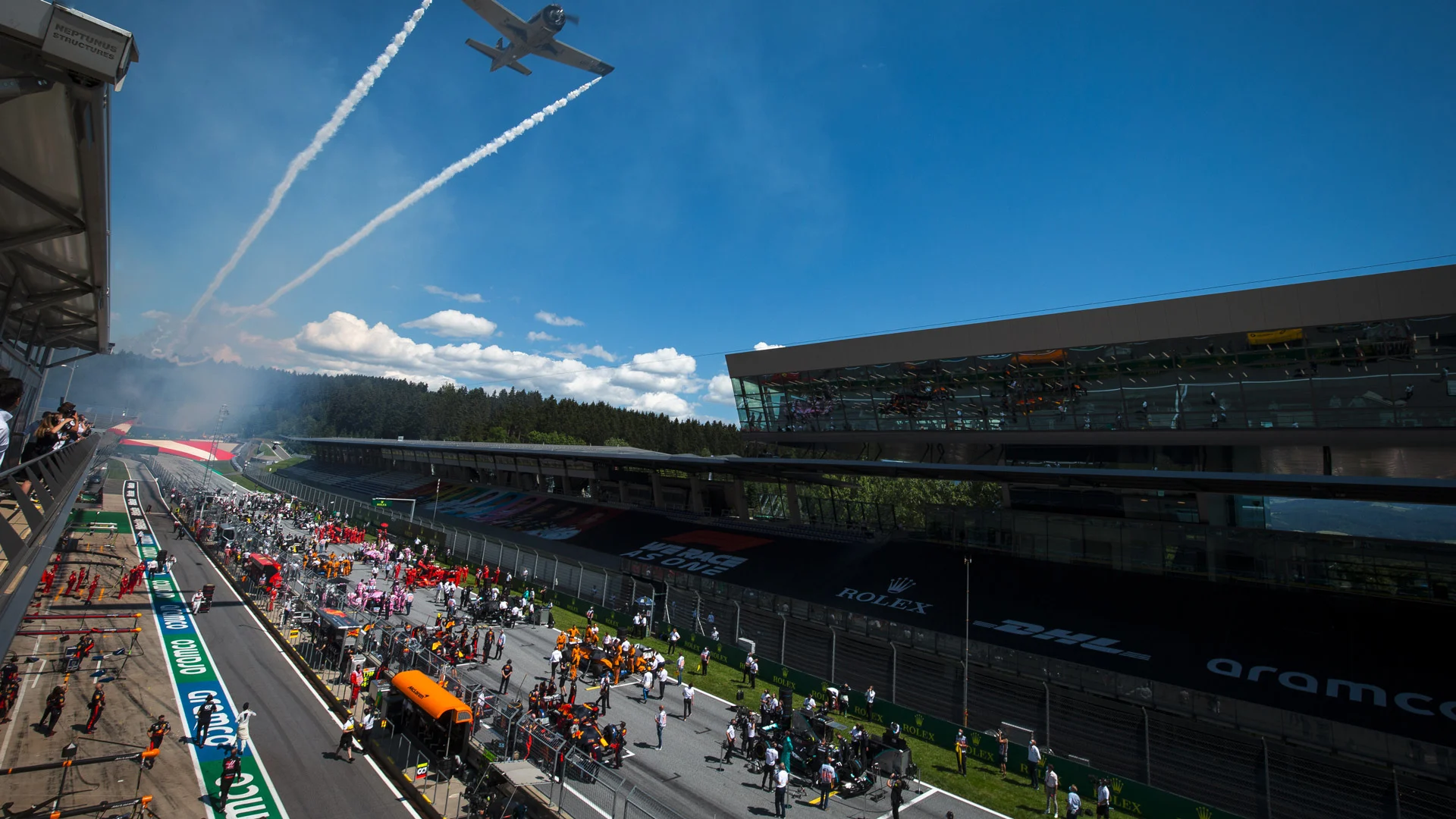 THE GRID BEFORE THE START OF THE