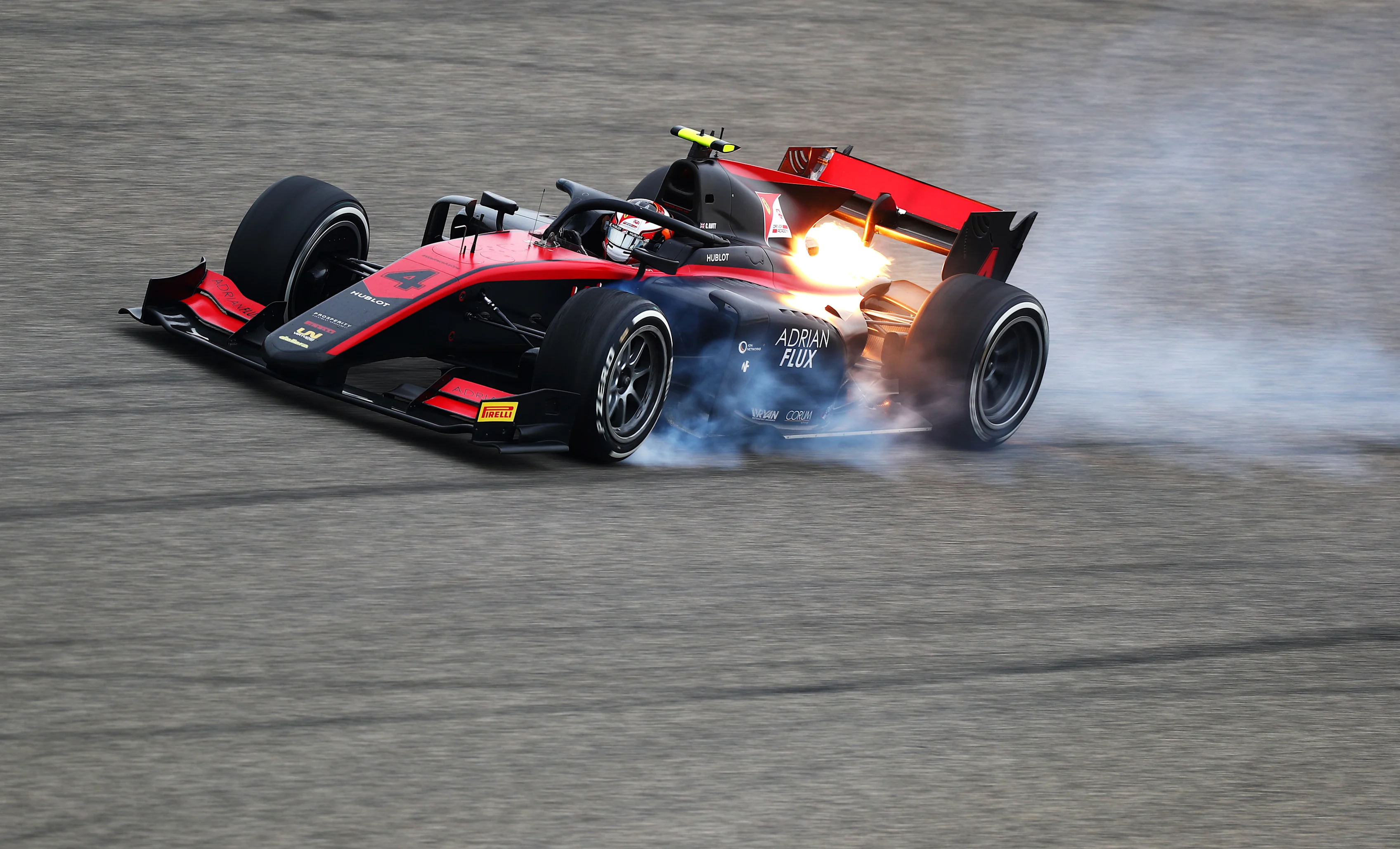 BAHRAIN, BAHRAIN - NOVEMBER 27: Callum Ilott of Great Britain and UNI-Virtuosi Racing (4) locks a