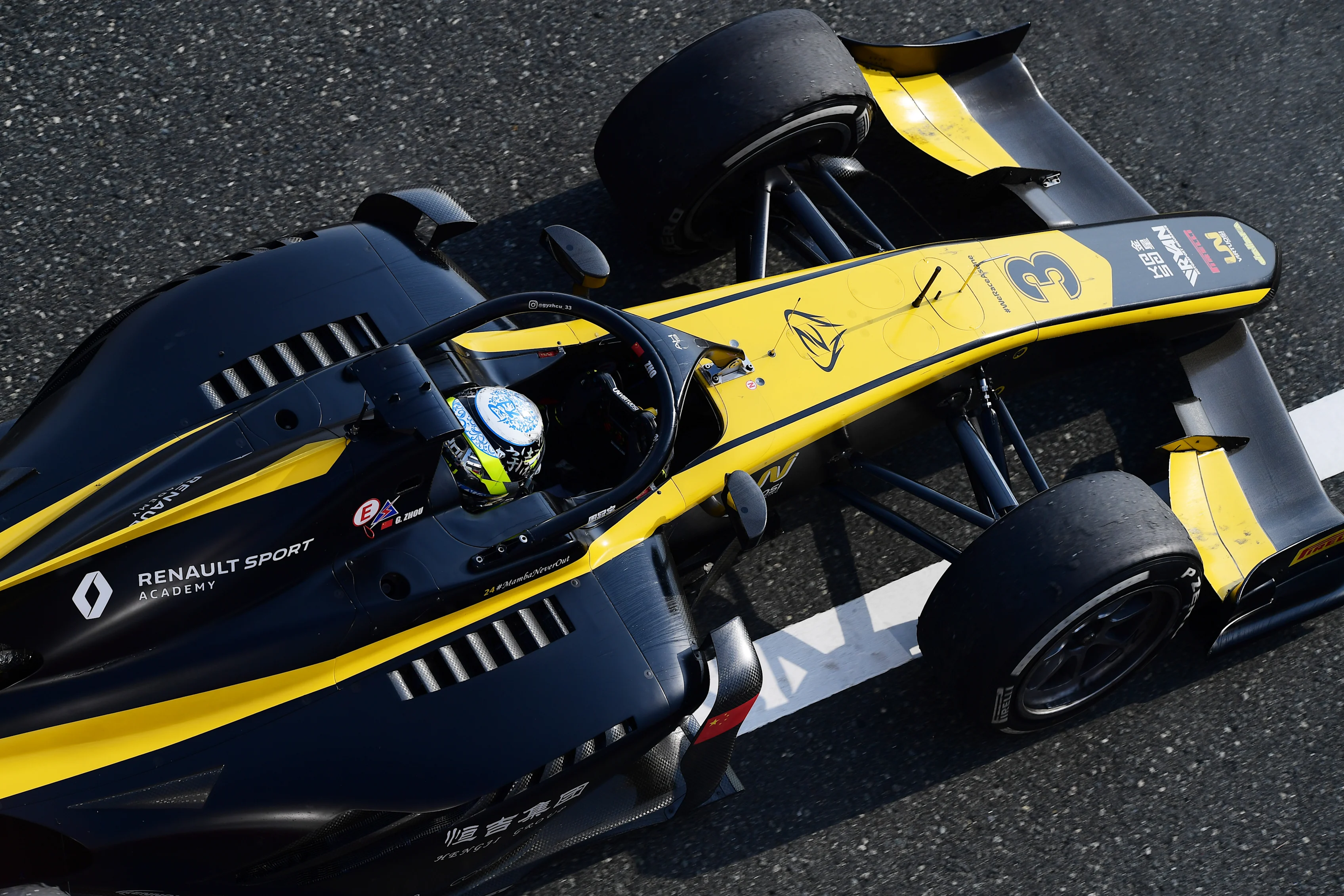 BAHRAIN, BAHRAIN - NOVEMBER 29: Guanyu Zhou of China and UNI-Virtuosi Racing (3) drives during the