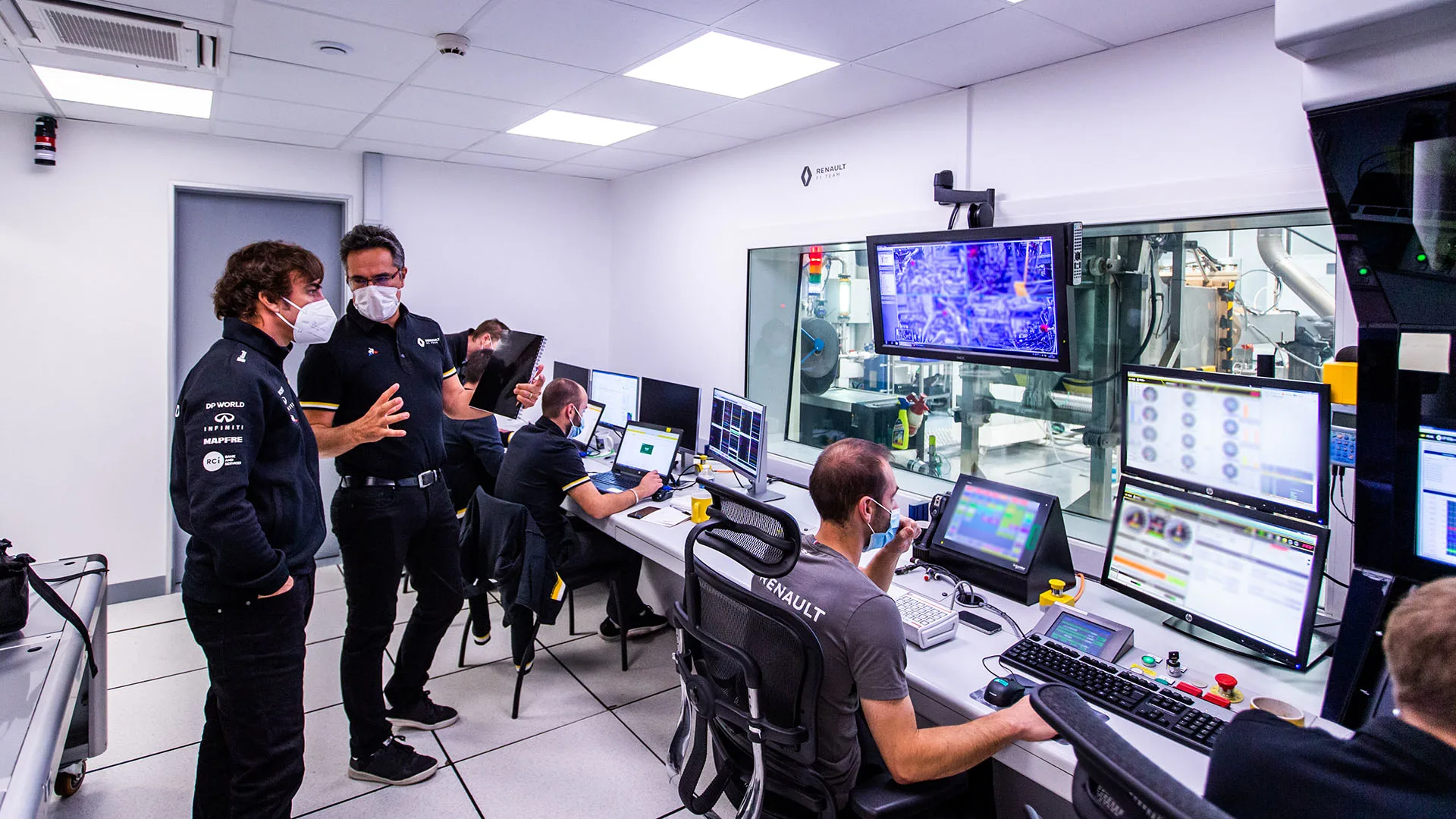 Fernando Alonso, new driver of Renault F1 for 2021, visits the Renault DP World F1 Team facilities