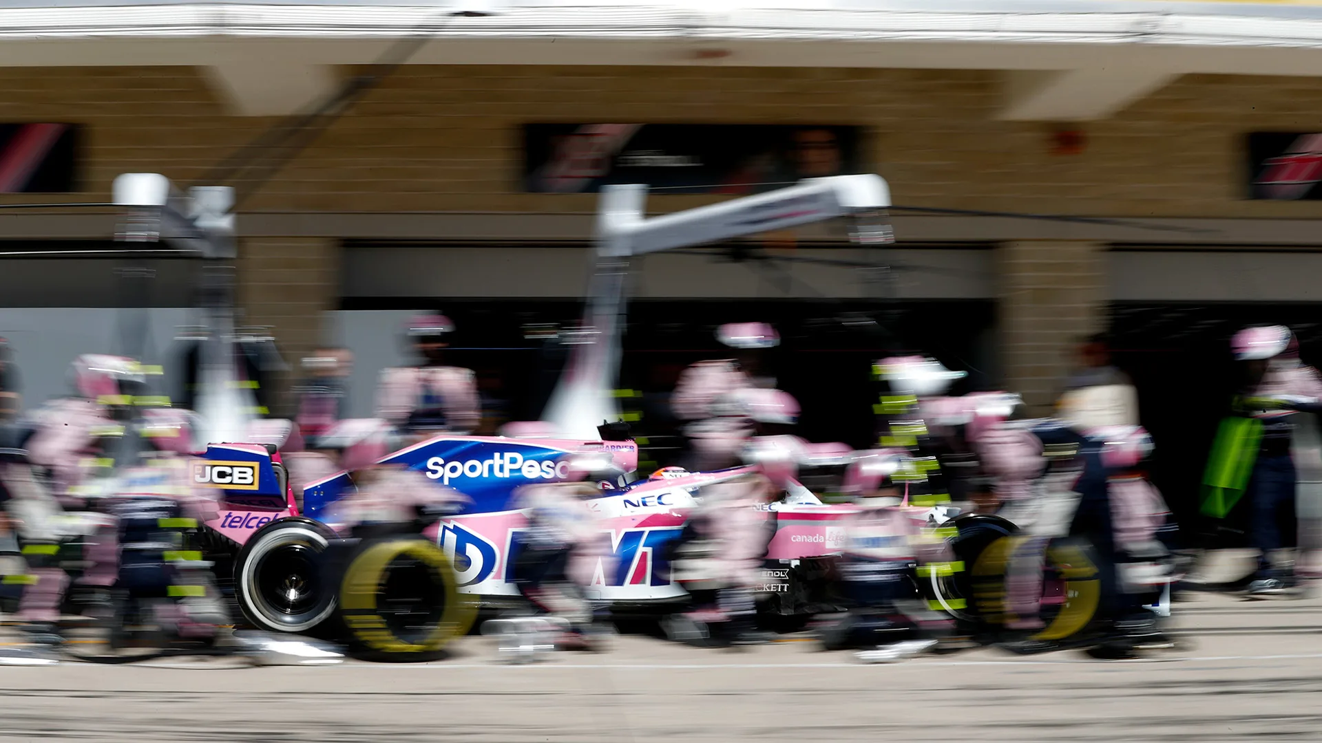 Sergio Perez, Racing Point RP19 comes in for a pit