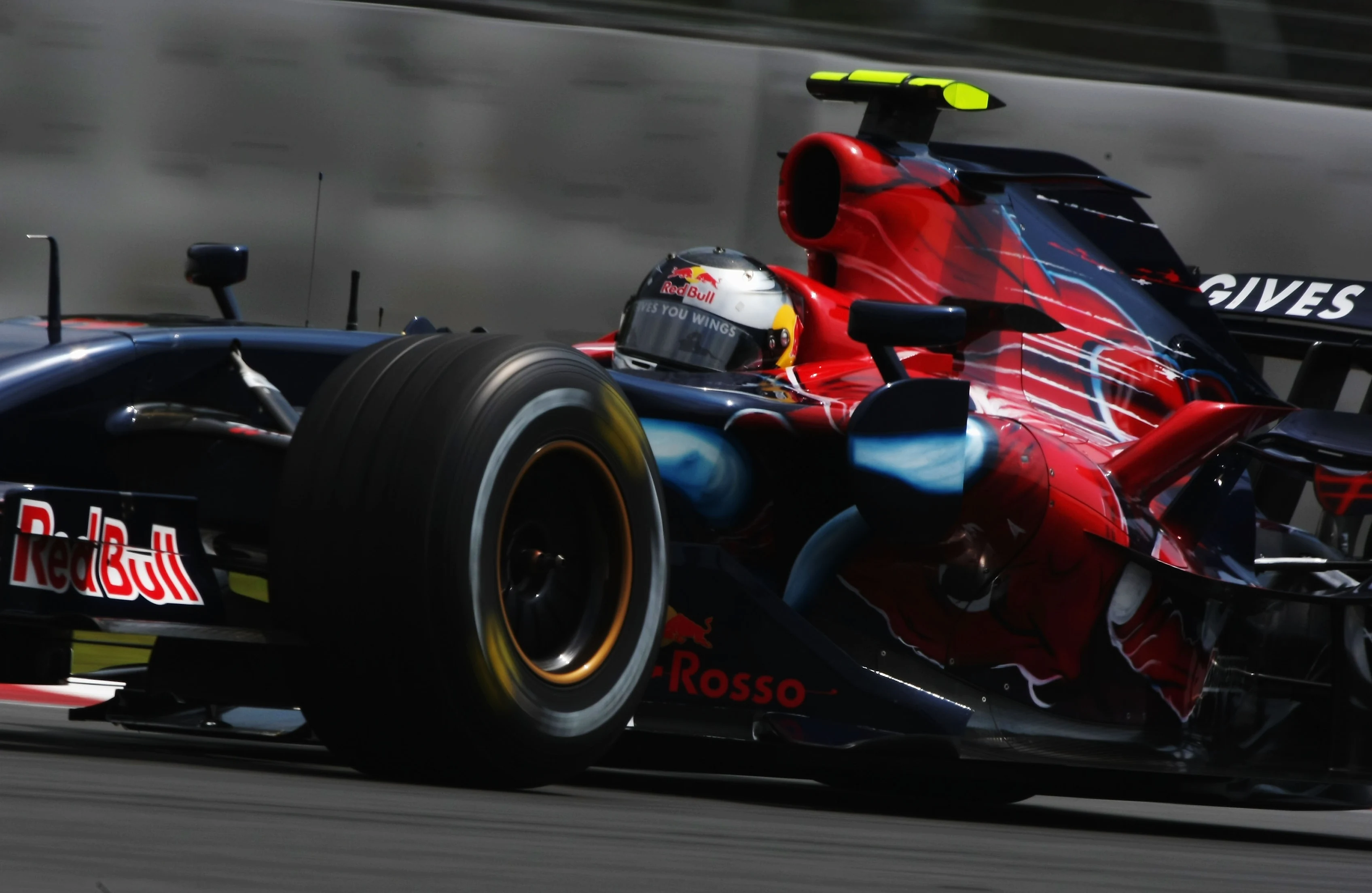 SHIZUOKA, JAPAN - SEPTEMBER 28:  Sebastian Vettel of Germany and Scuderia Toro Rosso drives during