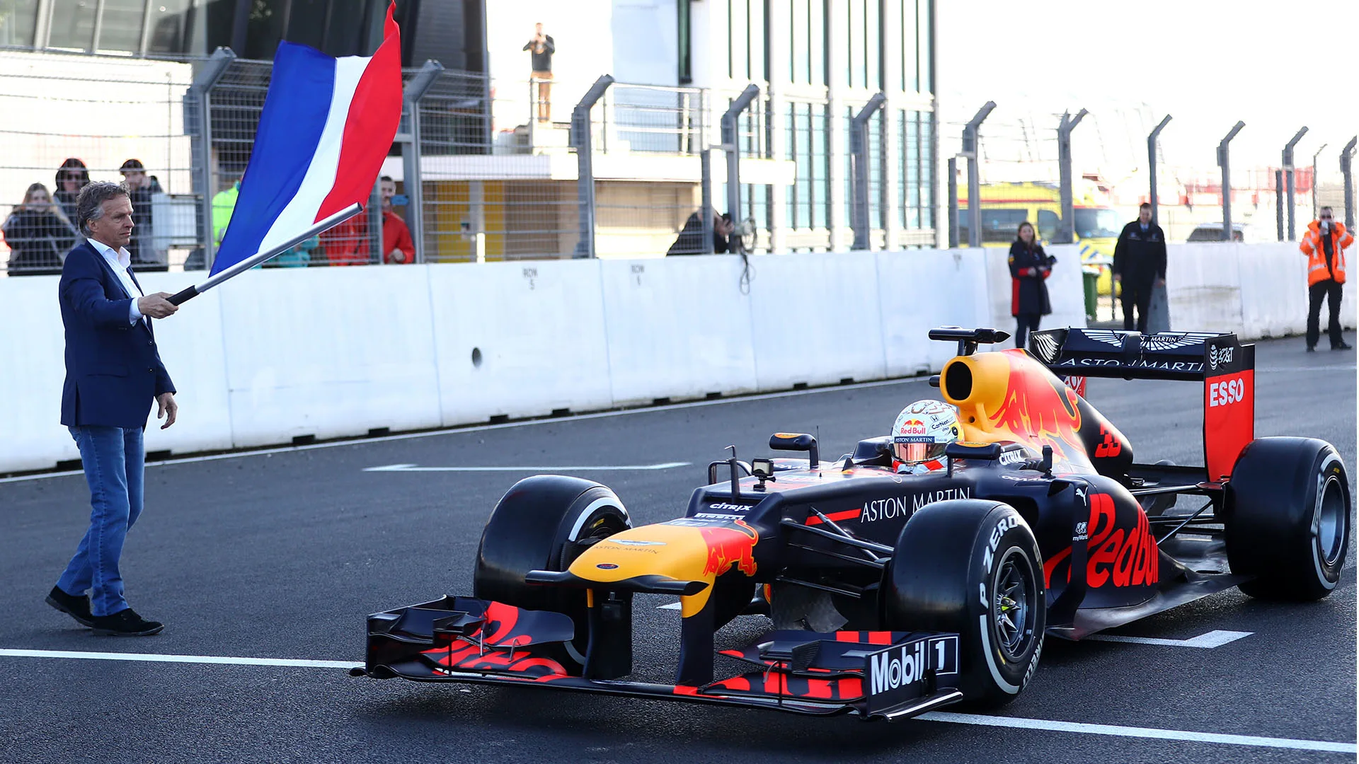 Former F1 racer Jan Lammers waves Verstappen on his way