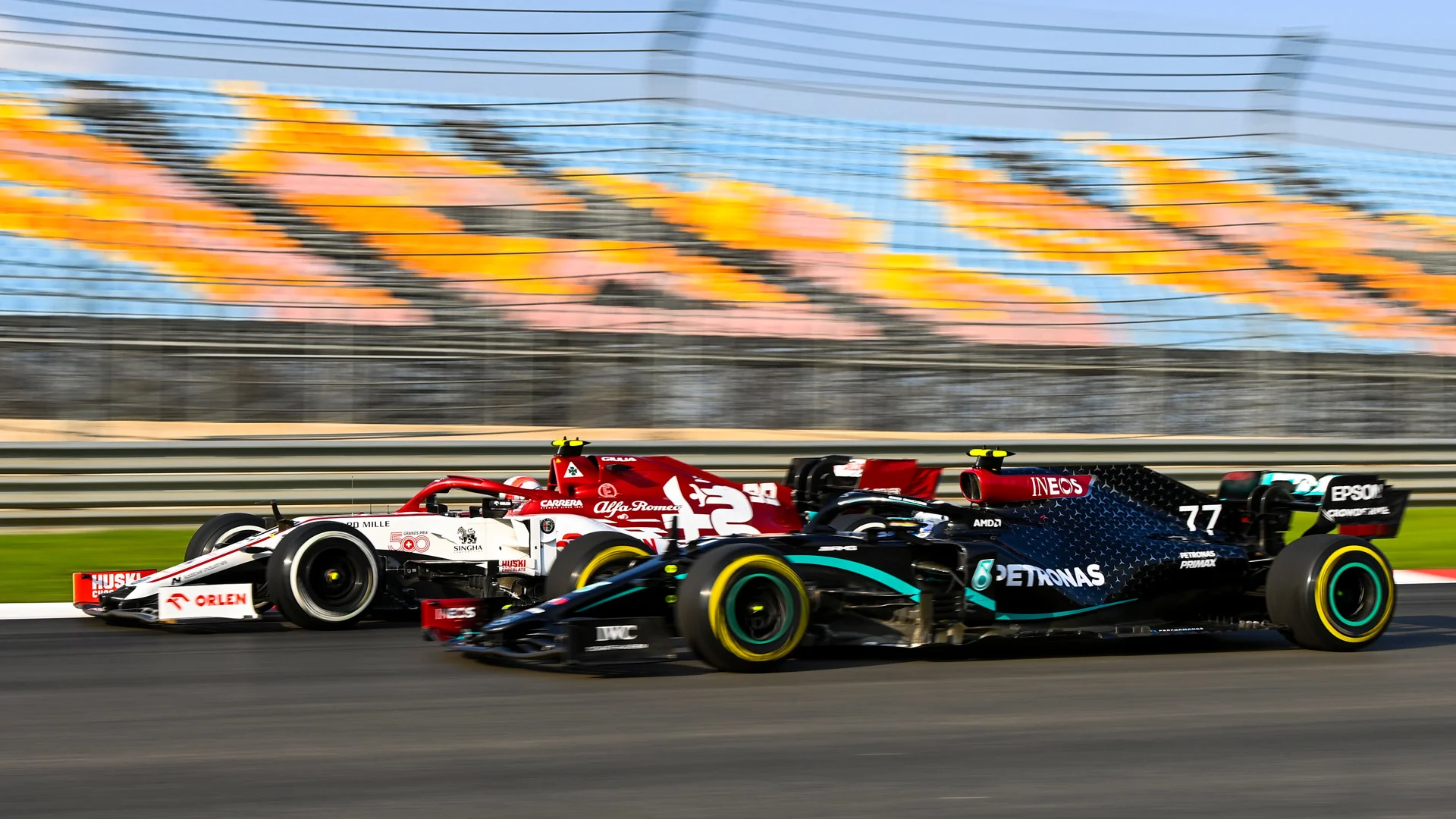 ISTANBUL PARK, TURKEY - NOVEMBER 13: Antonio Giovinazzi, Alfa Romeo Racing C39, leads Valtteri