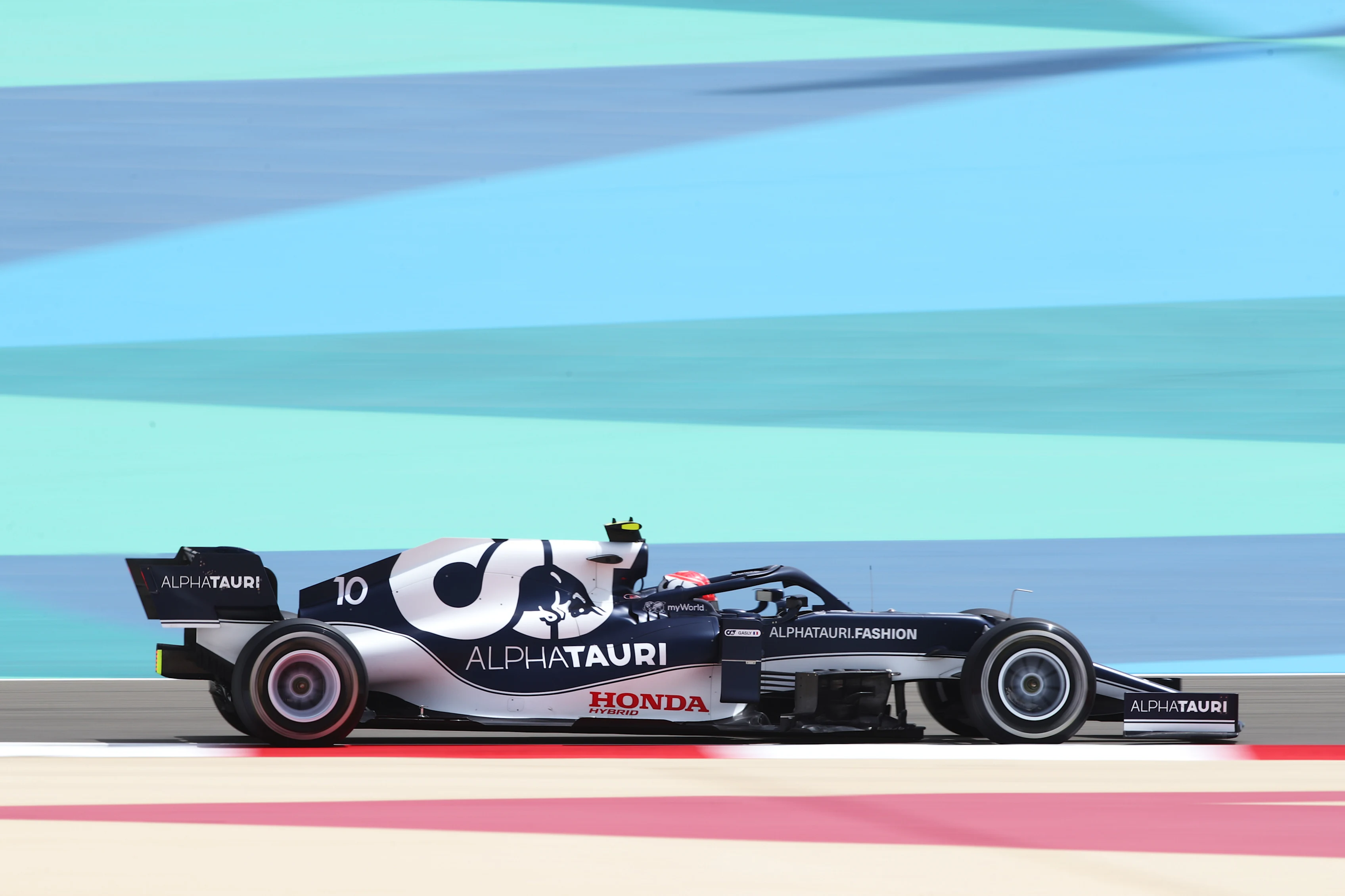 Pierre Gasly takes the wheel of the AlphaTauri AT02 in the morning