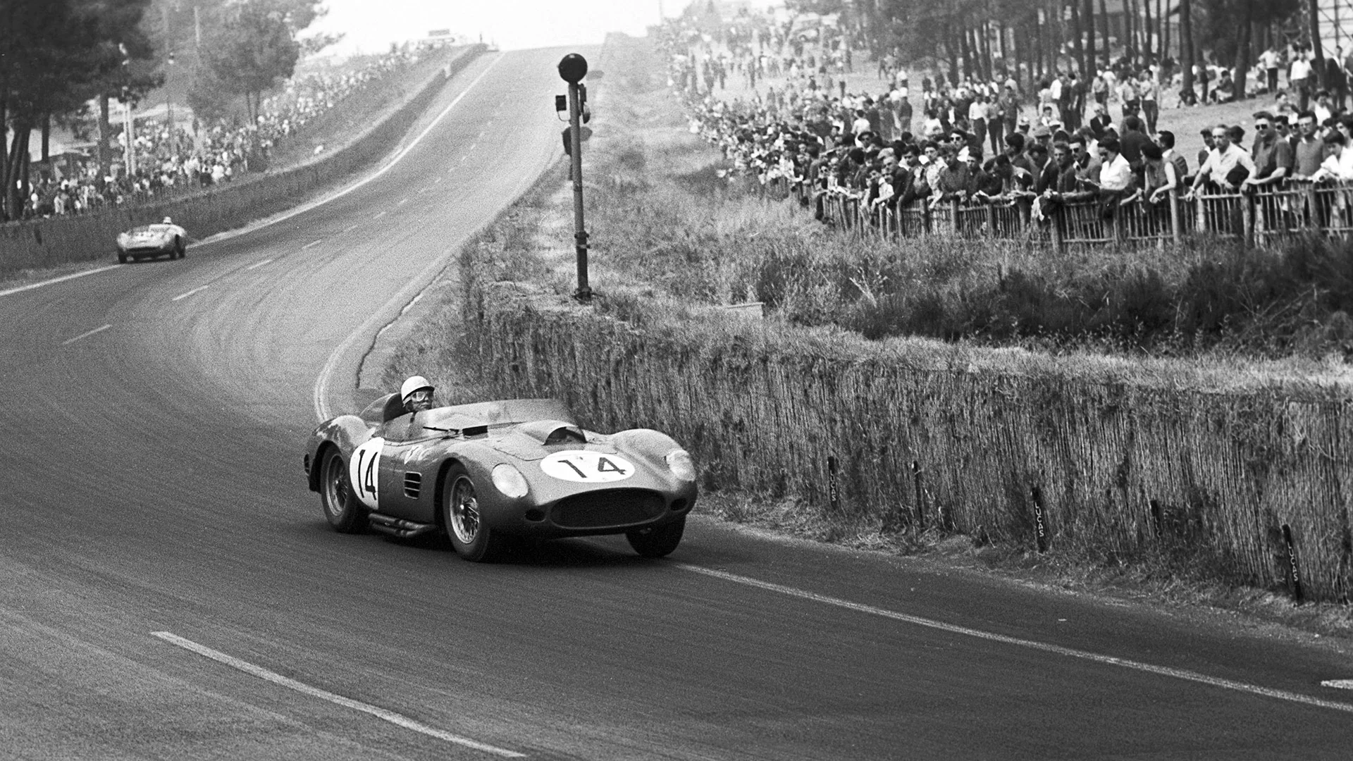 Phil Hill, Ferrari 250 Testa Rossa 59, 24 Hours of Le Mans, Le Mans, 21 June 1959. (Photo by