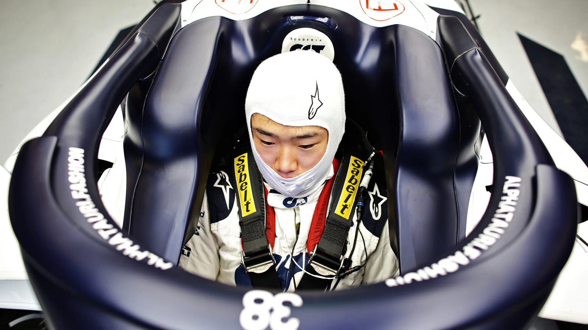 ABU DHABI, UNITED ARAB EMIRATES - DECEMBER 15: Yuki Tsunoda of Japan and Scuderia AlphaTauri