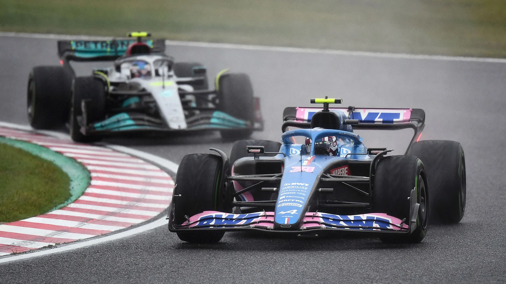 ocon-hamilton-suzuka.jpg