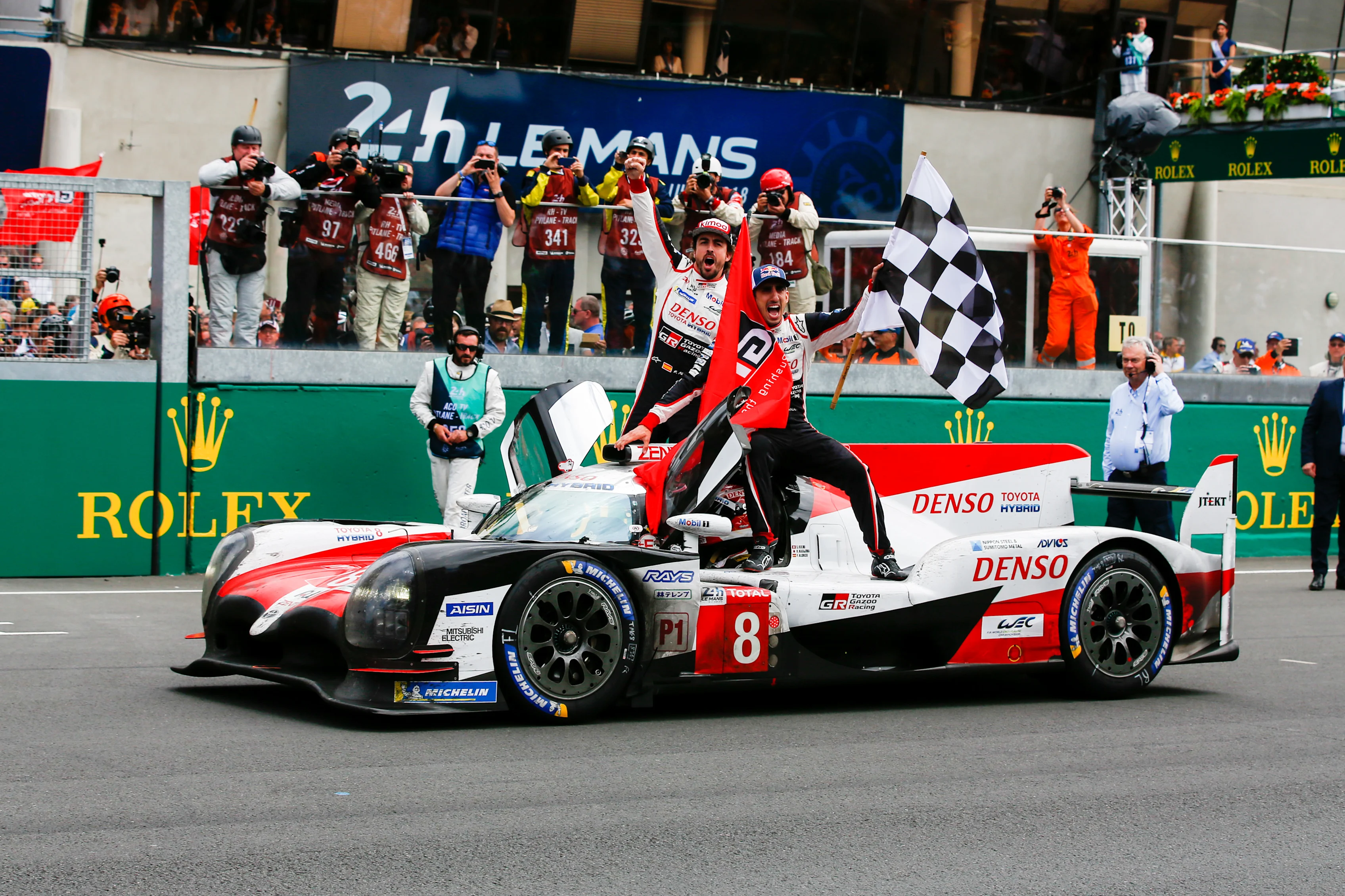 CIRCUIT DE LA SARTHE, FRANCE - JUNE 17: #8 Toyota Gazoo Racing Toyota TS050: SÃ©bastien Buemi,