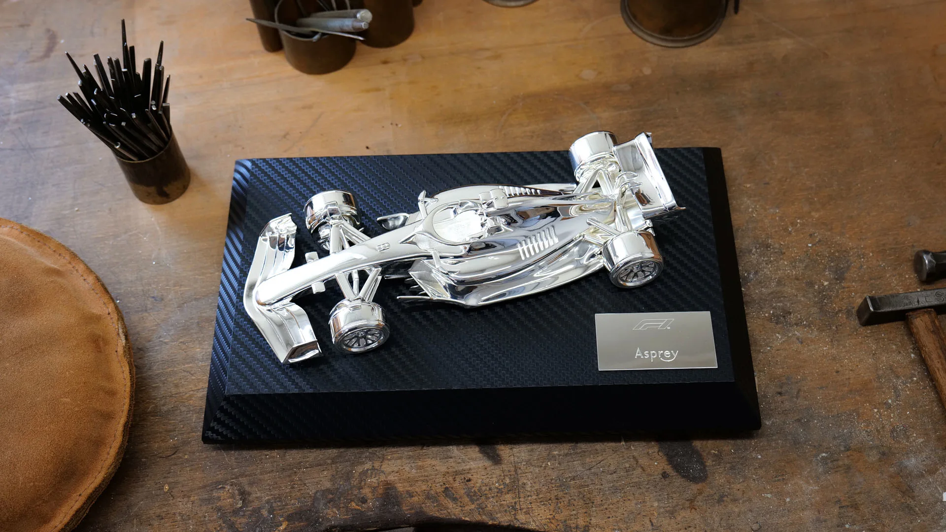 F1_10inch_car_workshop_AW_1