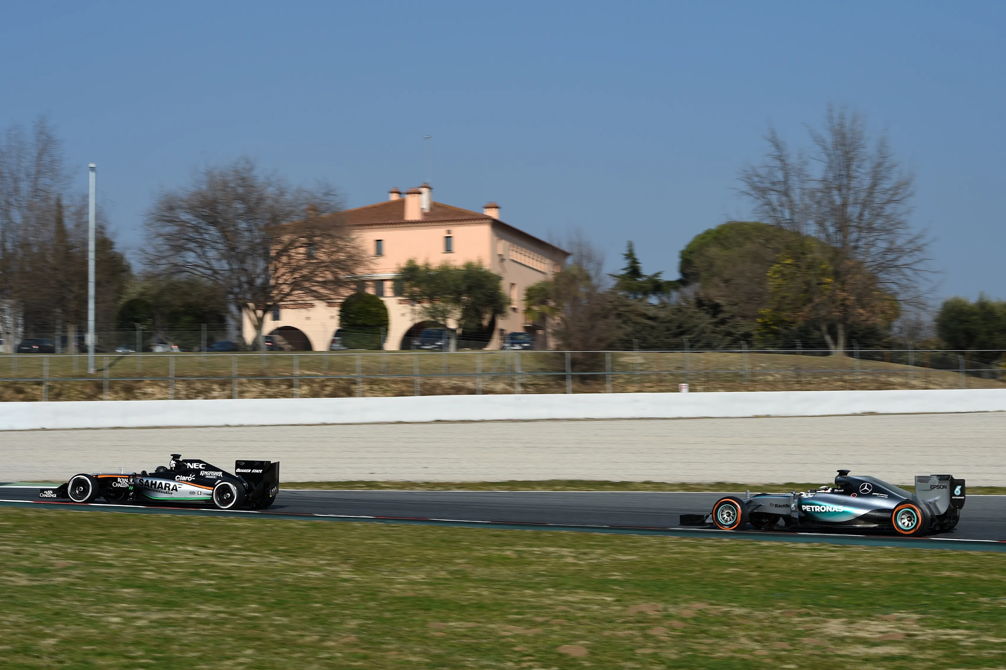 Sergio Perez (MEX) Force India VJM07 and Lewis Hamilton (GBR) Mercedes AMG F1 W06 at Formula One Testing, Day Two, Barcelona, Spain, 20 February 2015.
