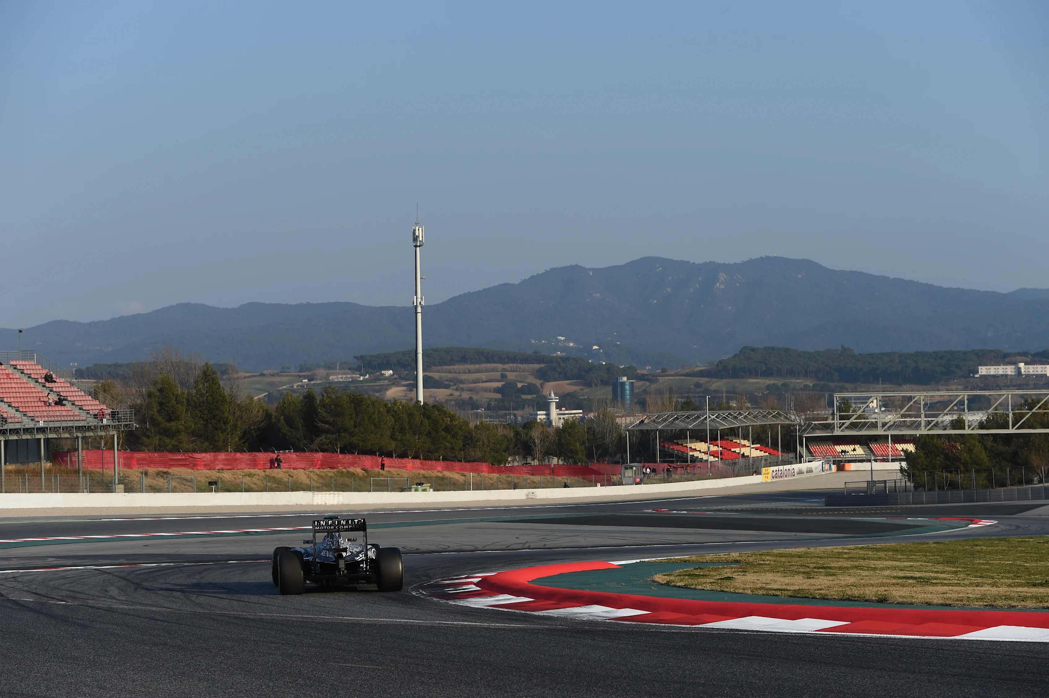 Daniel Ricciardo (AUS) Red Bull Racing RB11 at Formula One Testing, Day Two, Barcelona, Spain, 20 February 2015.