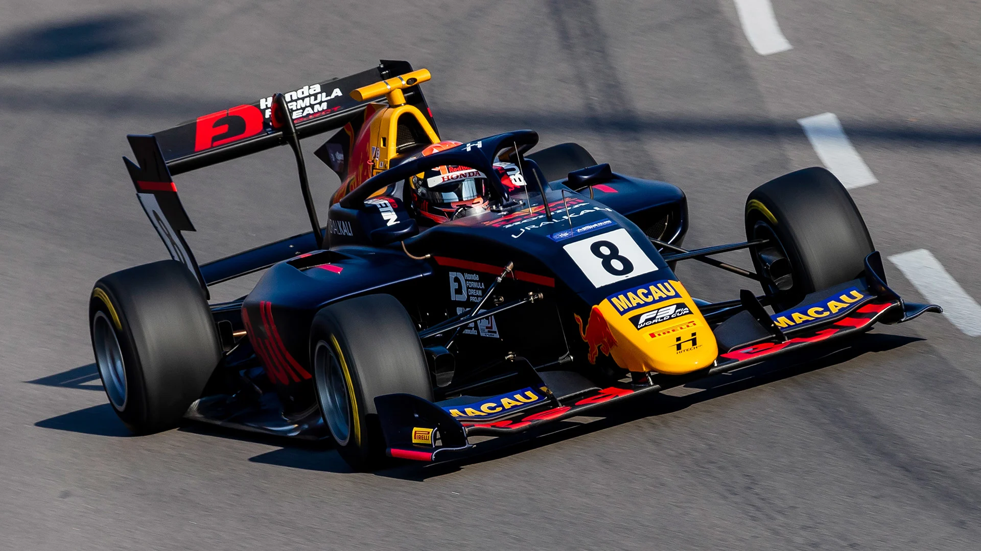 MACAU, MACAU - NOVEMBER 17: Hitech Grand Prix driver Yuki Tsunoda (8) of Japan competes during the