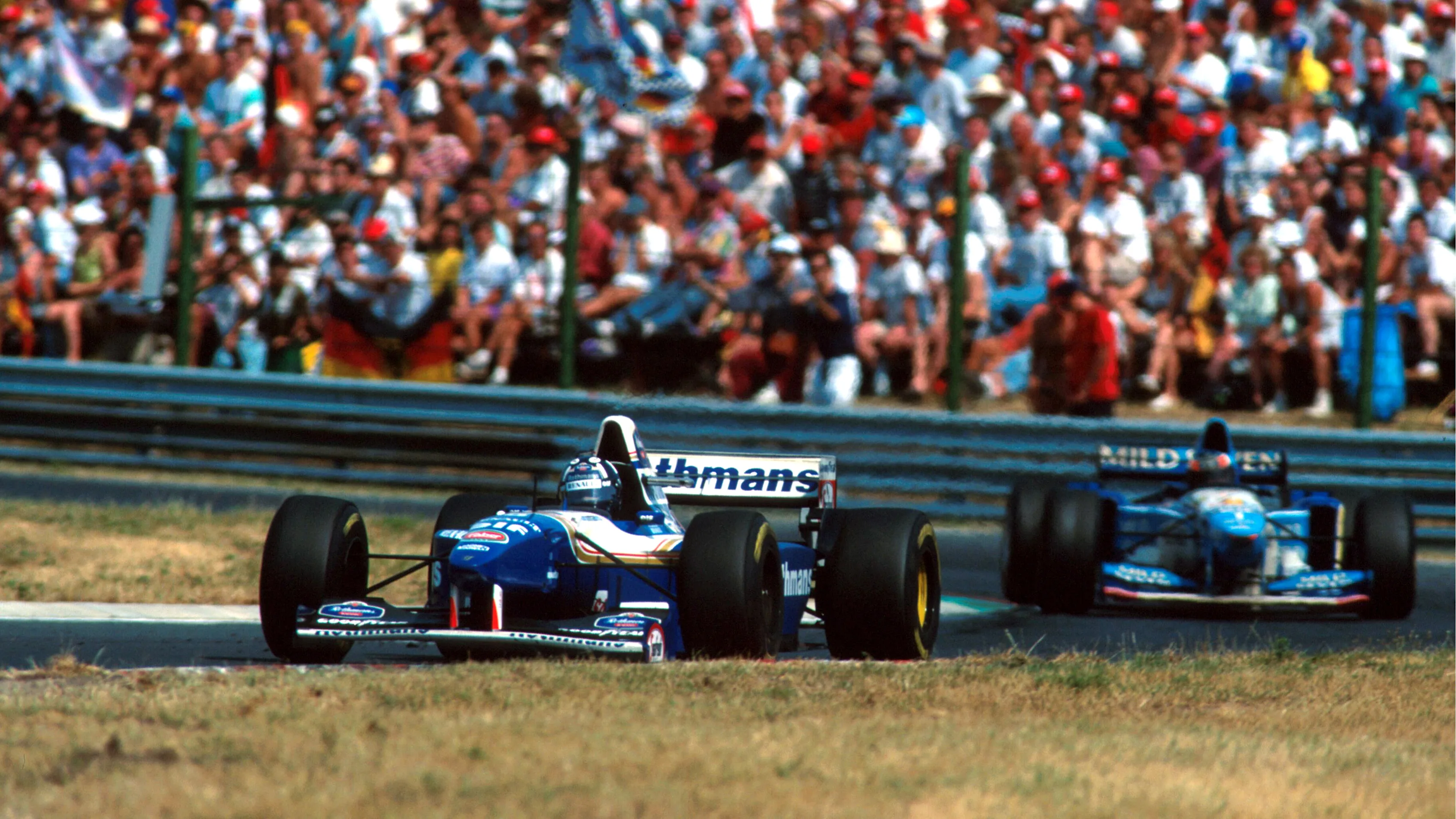 Damon Hill (GBR) Williams FW17 leads Michael Schumacher(GER) Benetton B195 on the way to