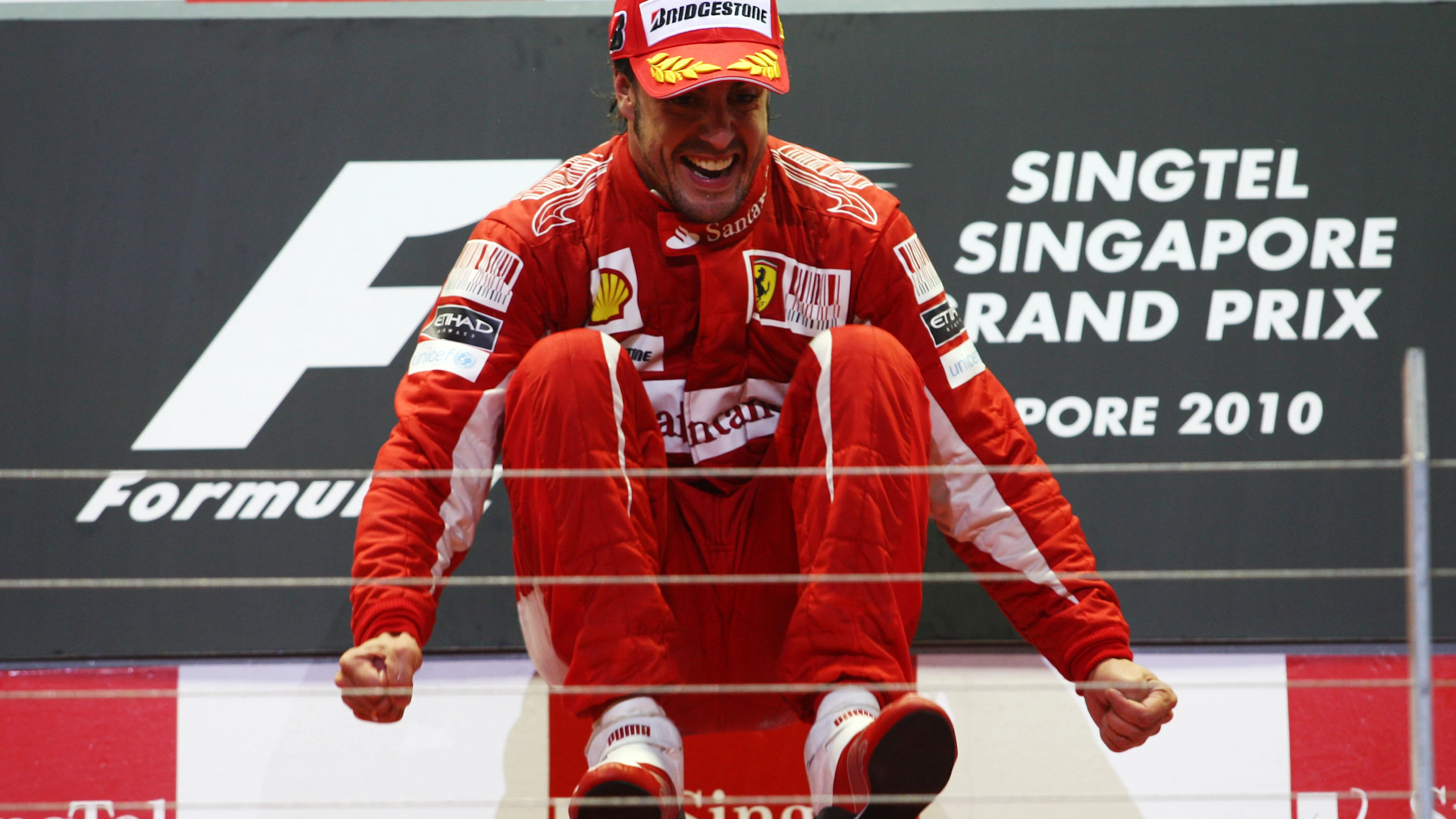 Fernando Alonso (ESP) Ferrari on the podium.  Formula One World Championship, Rd 15, Singapore