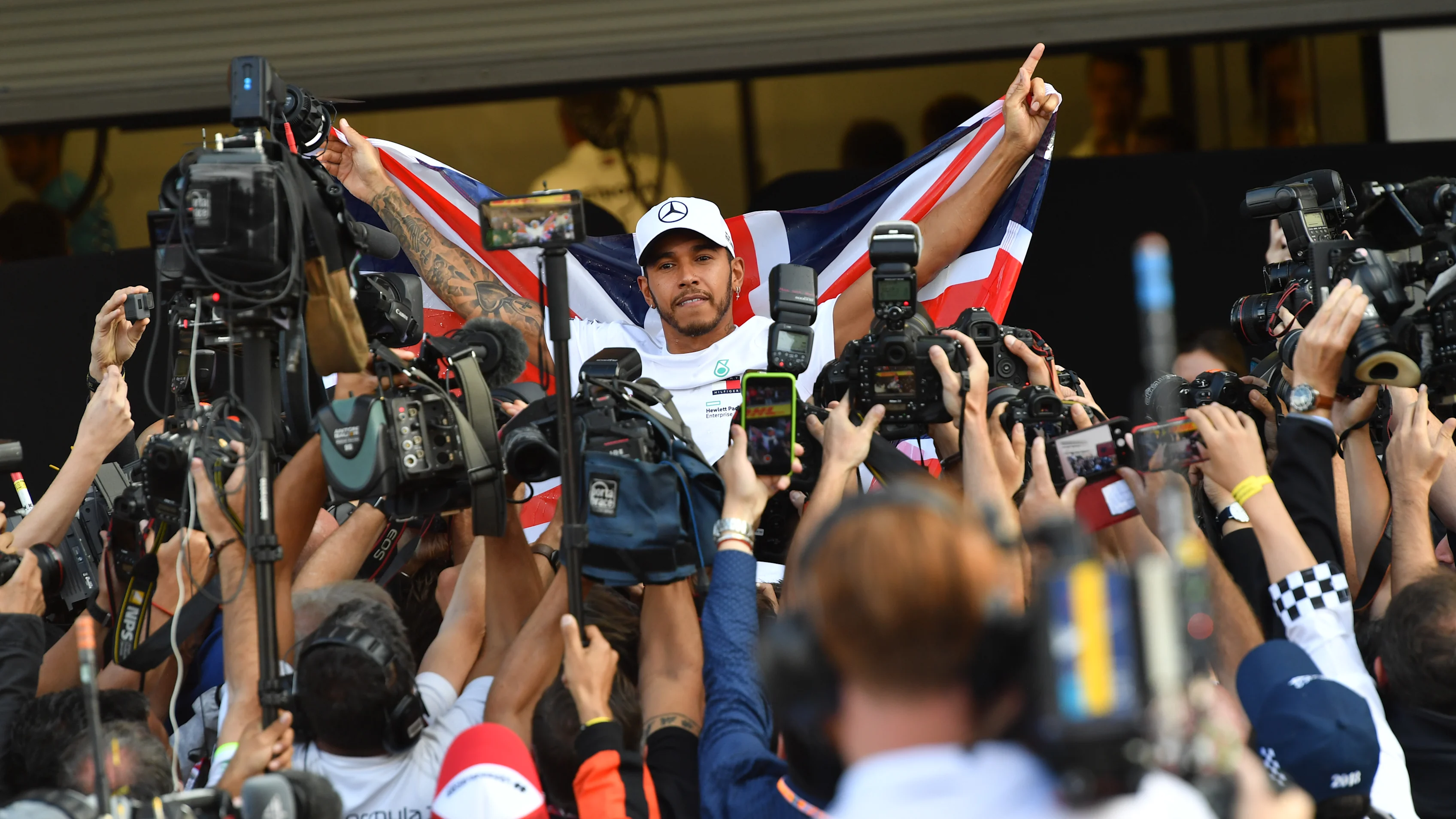 www.sutton-images.com

Lewis Hamilton, Mercedes AMG F1 celebrates with his team at Formula One