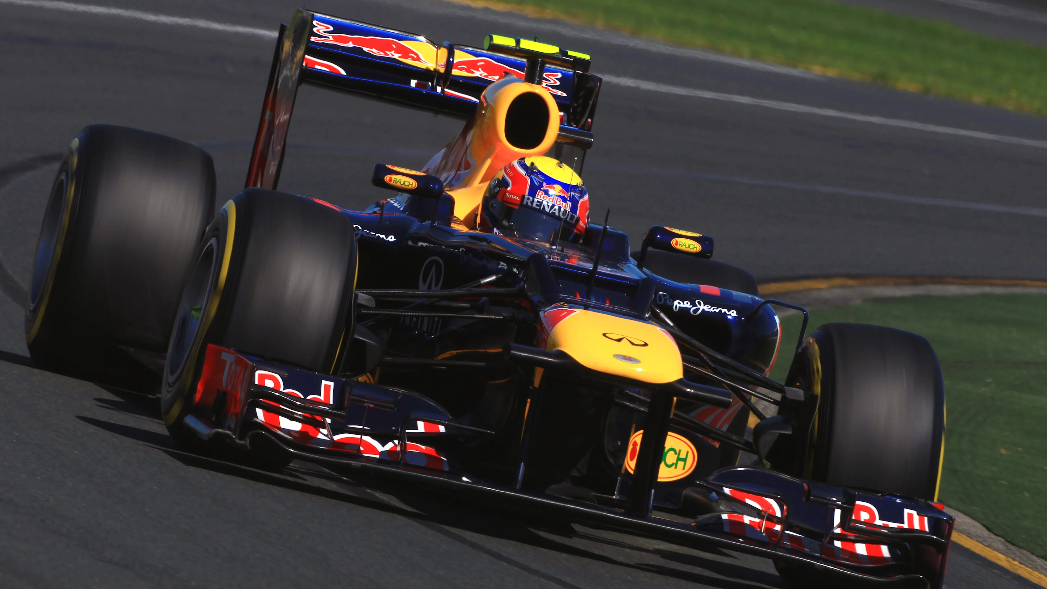 Mark Webber (AUS) Red Bull Racing RB8. Formula One World Championship, Australian Grand Prix, Rd1,
