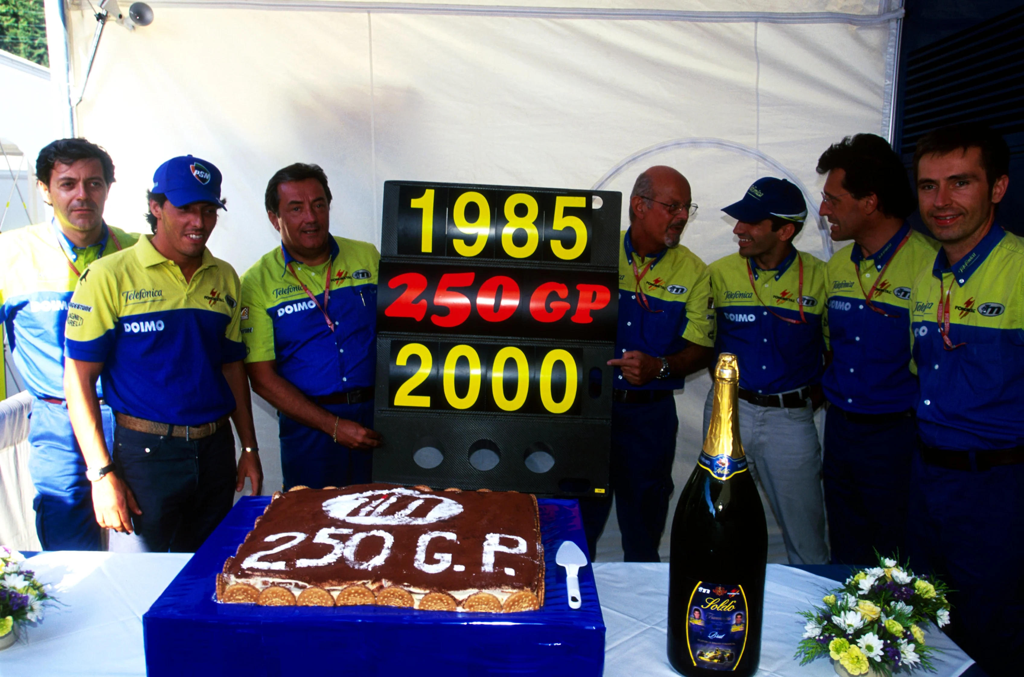 The Minardi team celebrate their 15th anniversary and 250th Grand Prix. Gian Carlo Minardi (ITA),