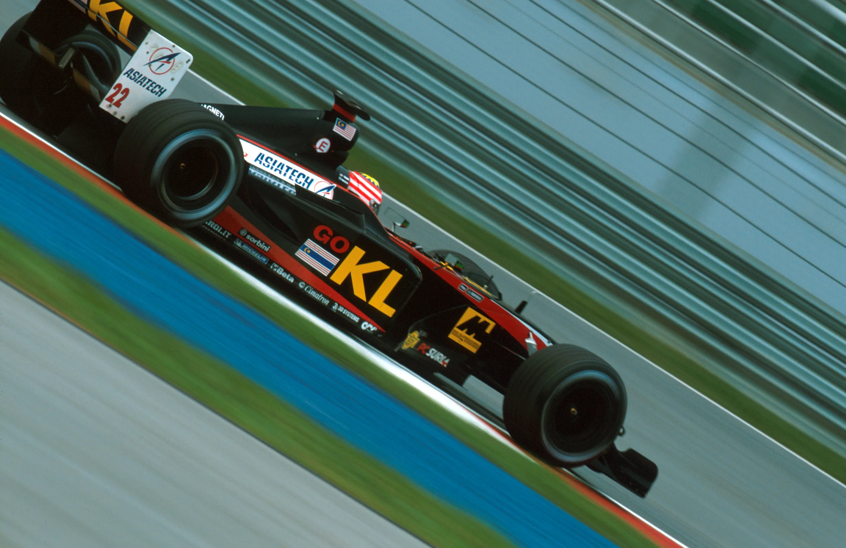 Alex Yoong (MAL) Minardi PS02 retired from his home Grand Prix. Malaysian Grand Prix, Kuala