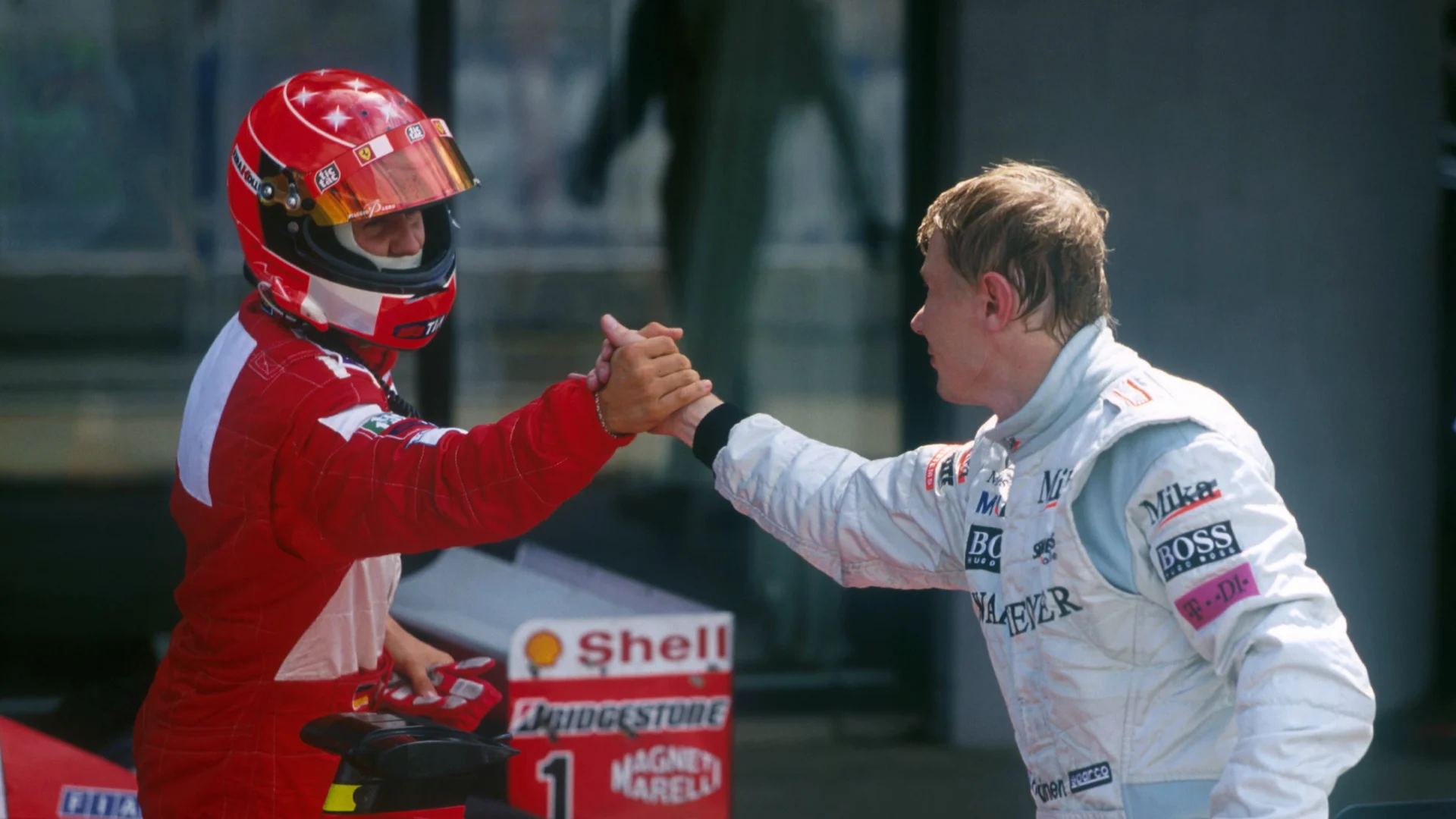 L-R: Michael Schumacher(D) Ferrari F1 2001, Mika Hakkinen(FIN) McLaren Mercedes MP4/16
British