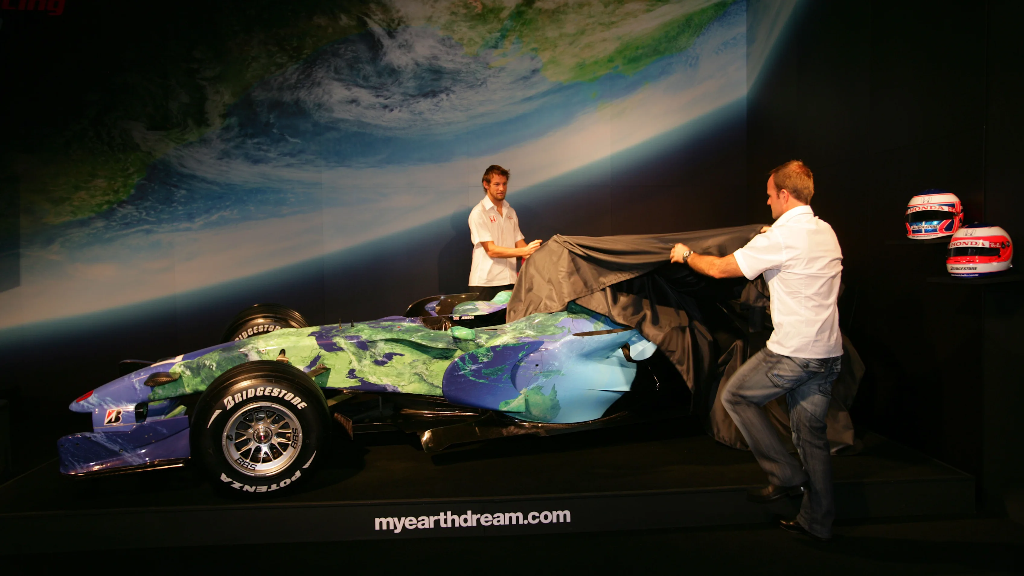 2007 Honda RA107 F1 Launch
Natural History Museum, London, UK. 26th February.
Drivers Jenson Button