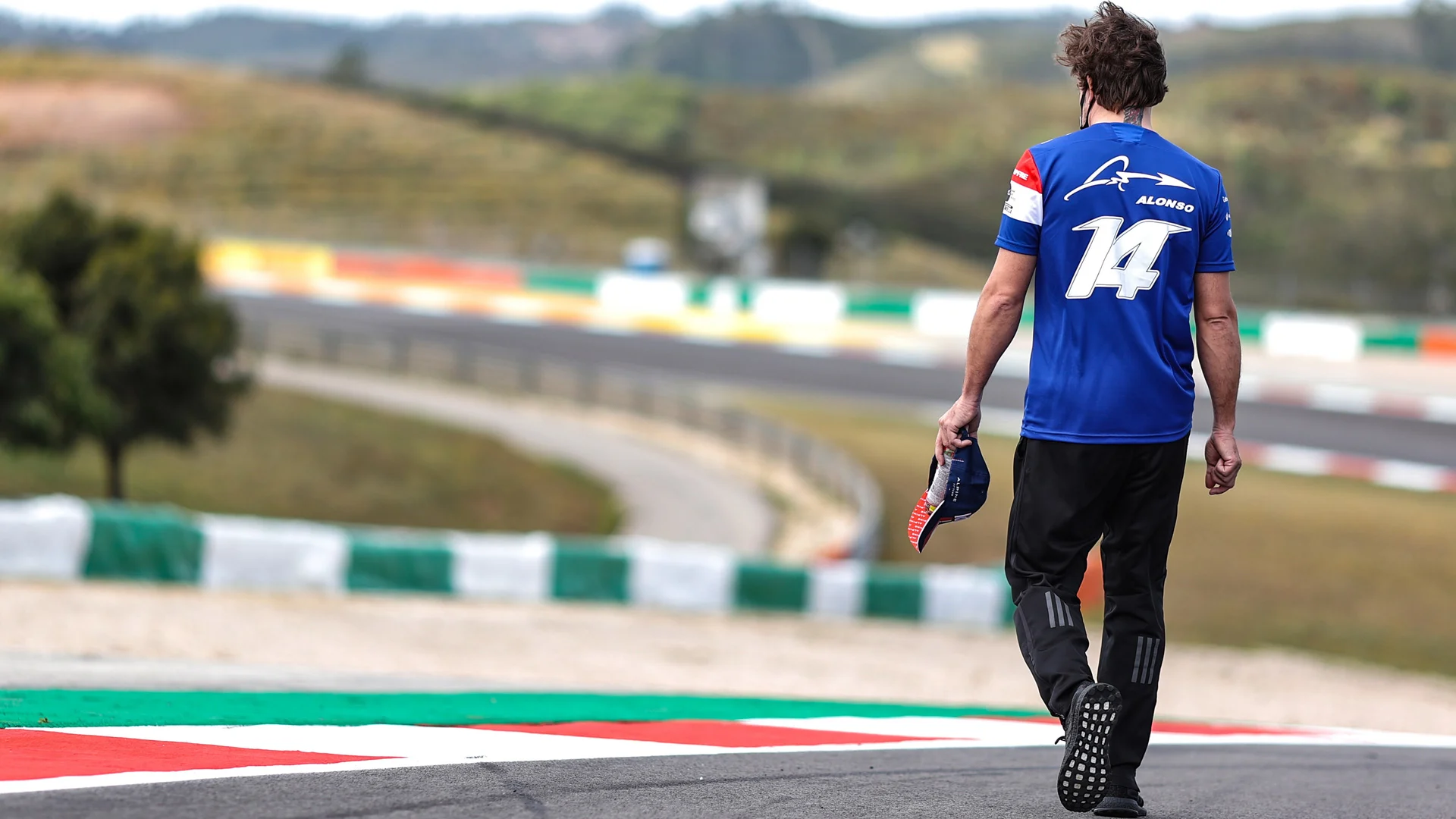 Fernando Alonso (ESP) Alpine F1 Team walks the circuit.
Portuguese Grand Prix, Thursday 29th April