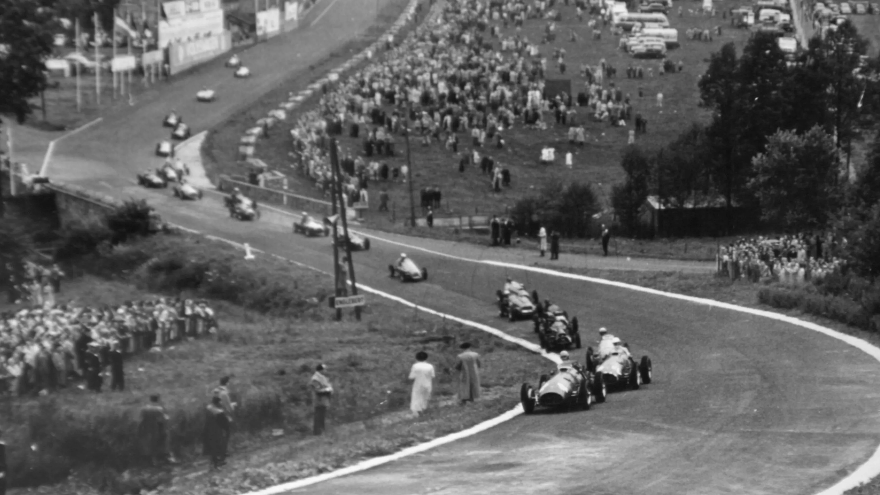 Alberto Ascari (Ferrari 500) leads the field up Eau Rouge at the start of the 1952 Belgian Grand Prix. © LAT Photographic