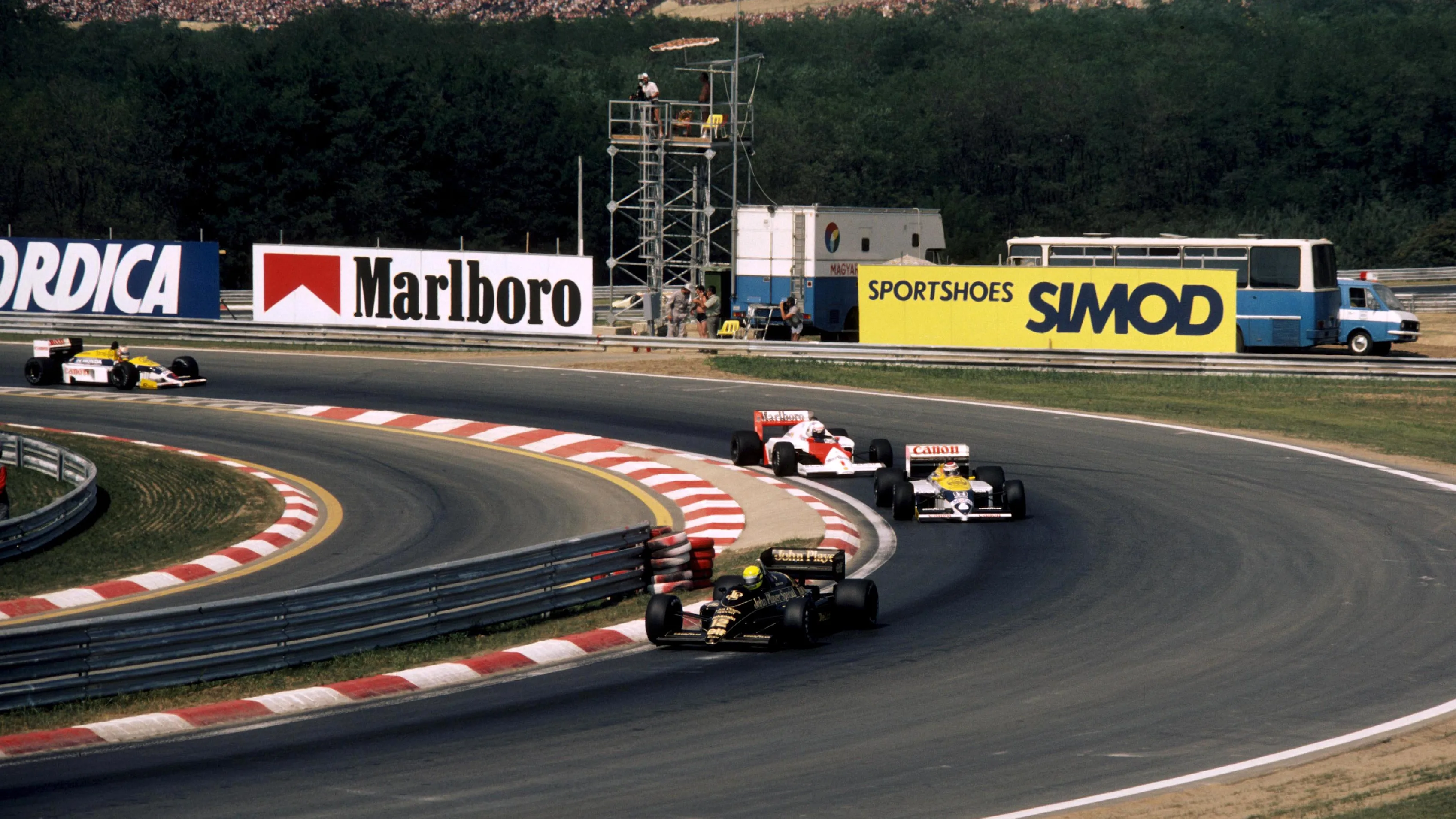 Second place finisher Ayrton Senna (BRA) Lotus 98T leads the eventual winner Nelson Piquet (BRA) Williams FW11 and Alain Prost (FRA) McLaren MP4/2C who had an accident and retired. Hungarian Grand Prix, Hungaroring, 10 August 1986.
 © Sutton Motorsport Images